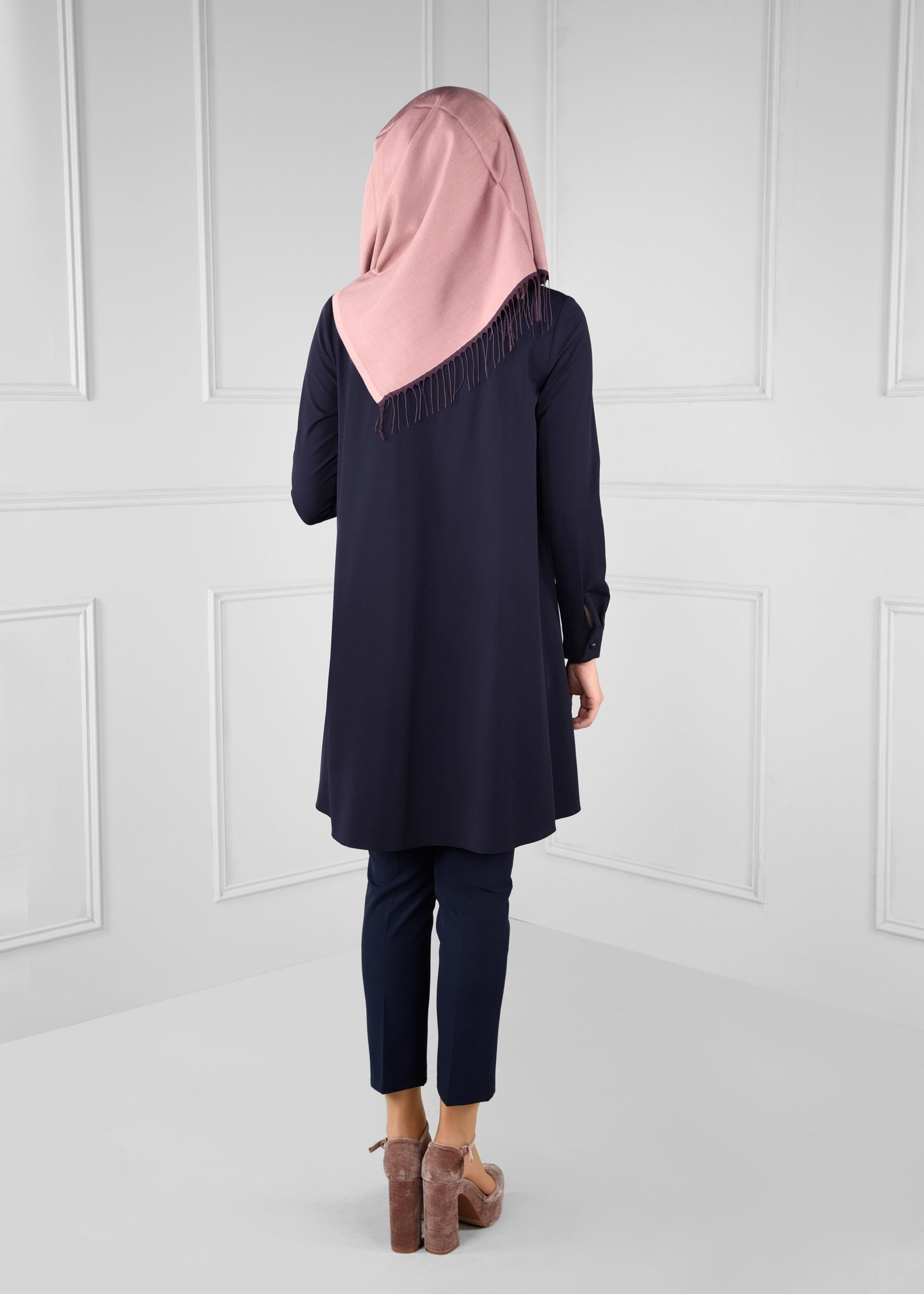 Tesettür giyim LACİVERT FİYONK DETAYLI GENİŞ KESİM TUNİK 4681