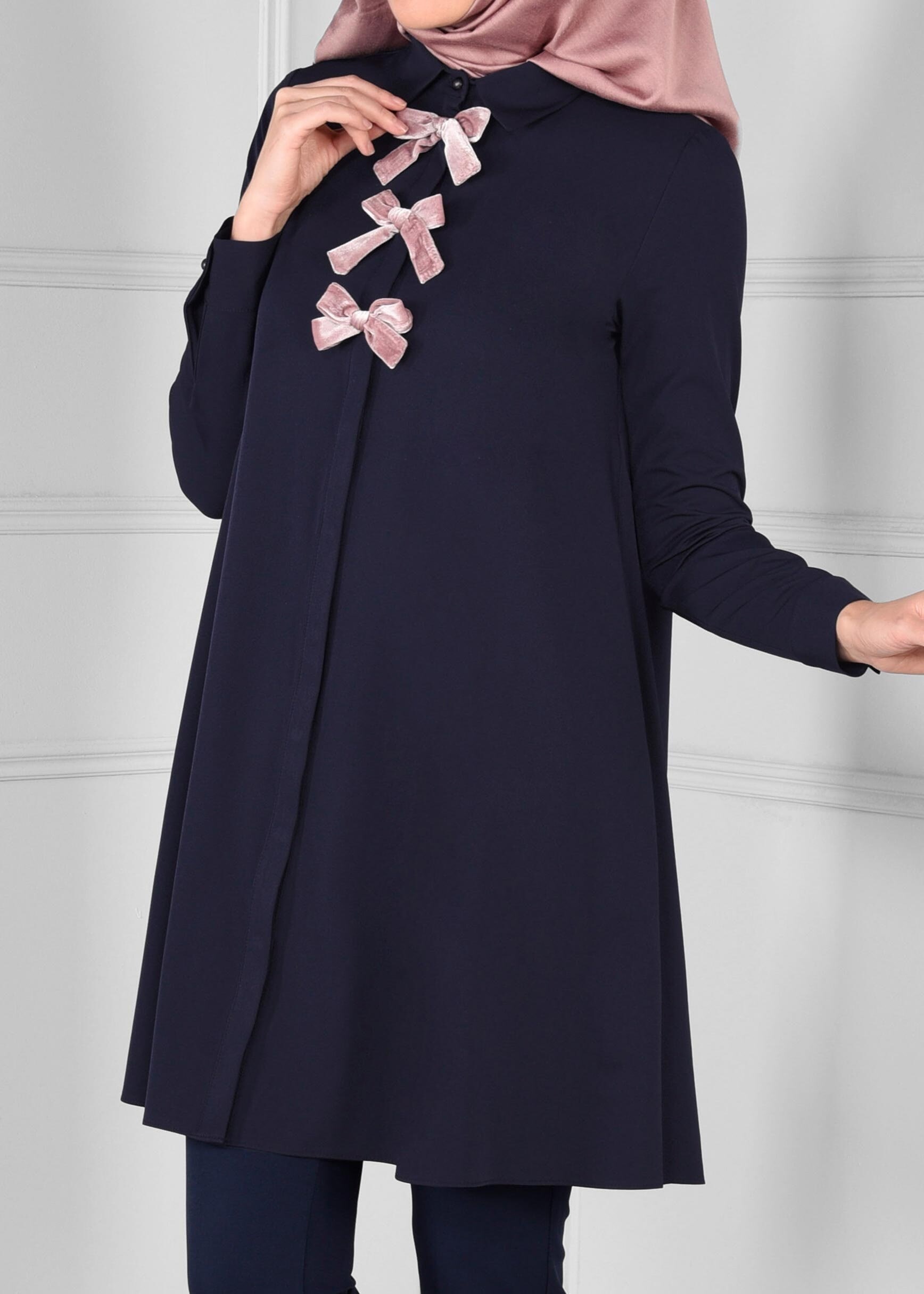 Tesettür giyim LACİVERT FİYONK DETAYLI GENİŞ KESİM TUNİK 4681