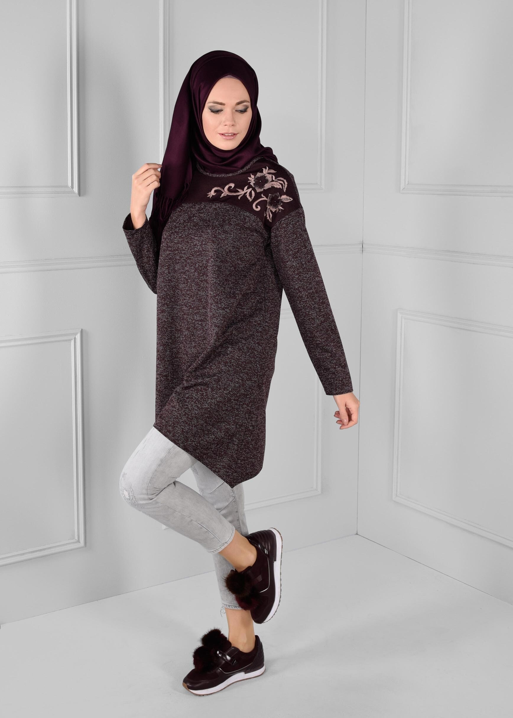 Tesettür giyim MÜRDÜM NAKIŞ DETAYLI SALAŞ TUNİK 4689 