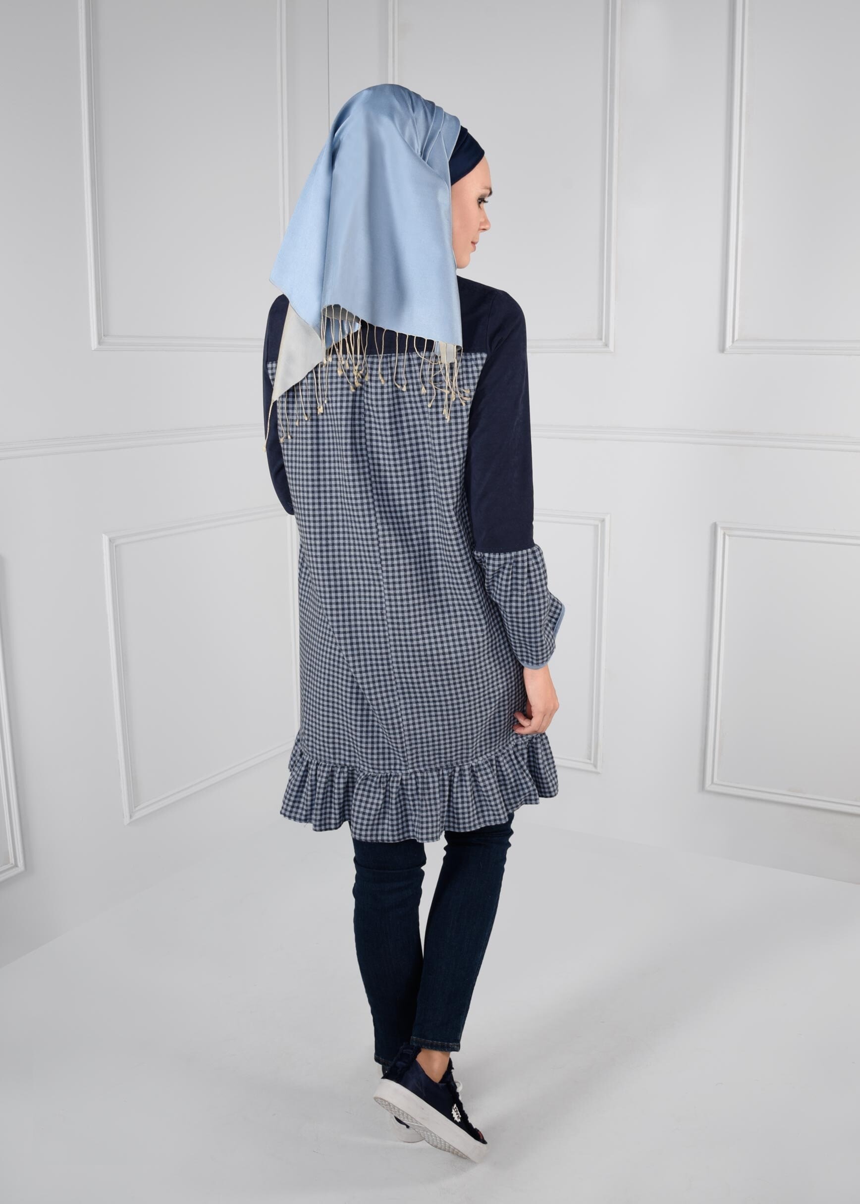 Tesettür giyim LACİVERT YAKASI BAĞCIKLI NAKIŞ DETAYLI PÖTİKARE TUNİK 4701 