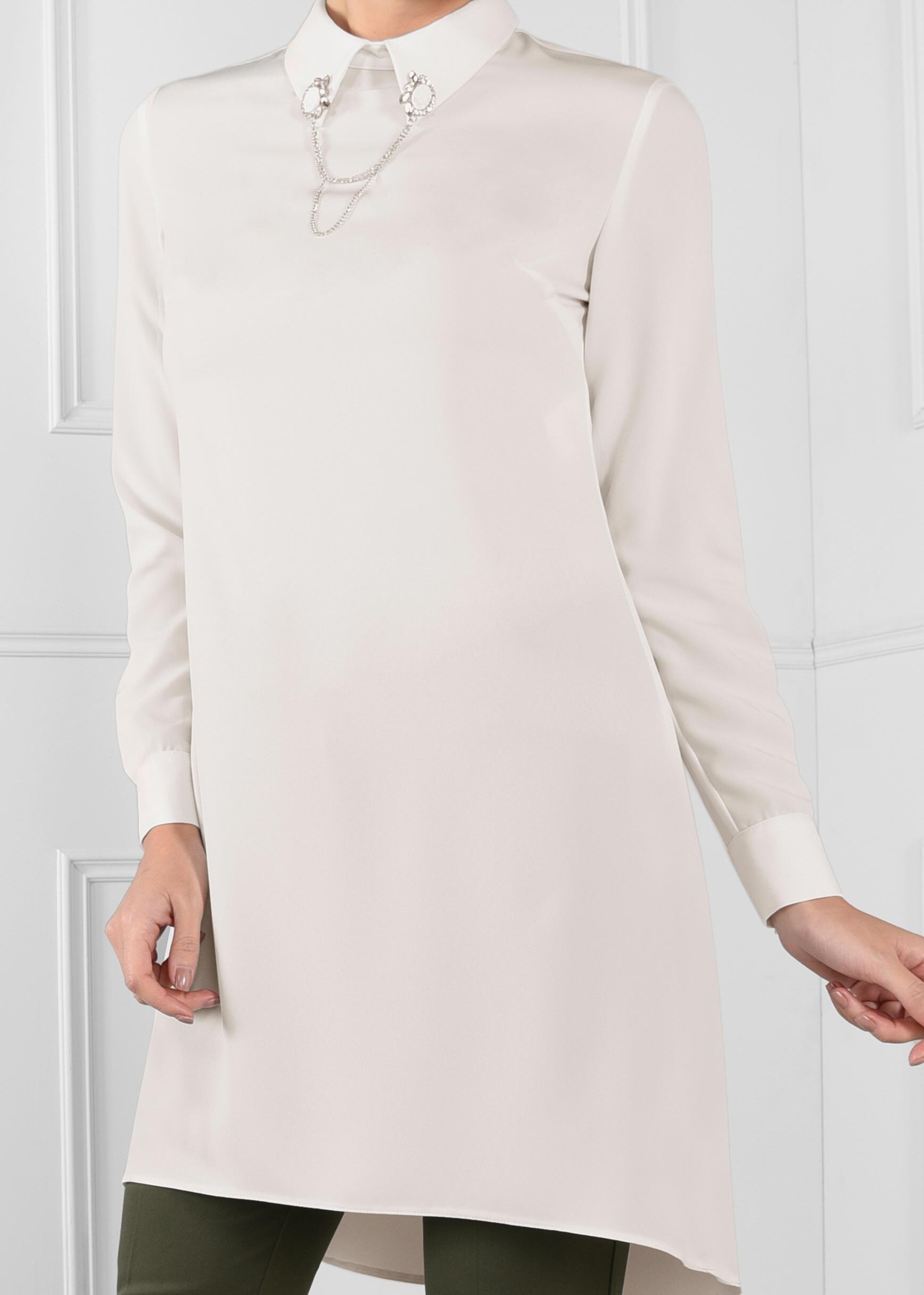 Tesettür giyim BEYAZ YAKASI BROŞLU ASİMETRİK KESİM KREP TUNİK 4705 