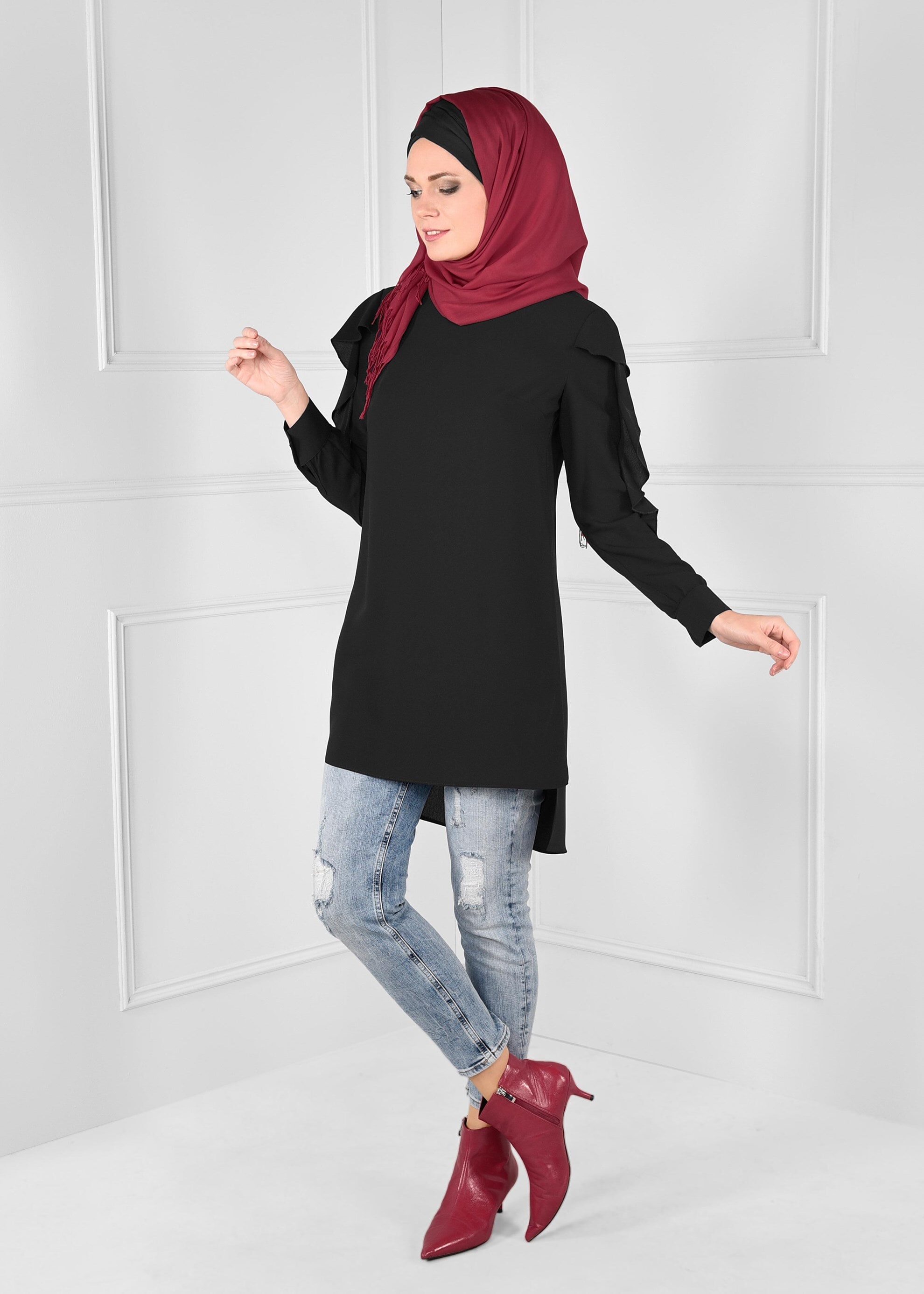 Tesettür giyim SİYAH KOLLARI FIRFIRLI KUYRUKLU KREP TUNİK 4718