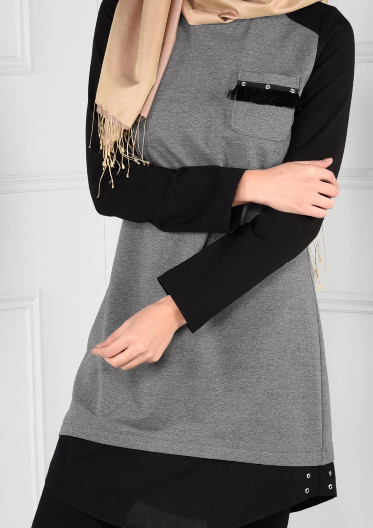 Tesettür giyim GRİ CEBİ PÜSKÜLLÜ ÇİFT RENK EŞOFMAN TUNİK 4719 