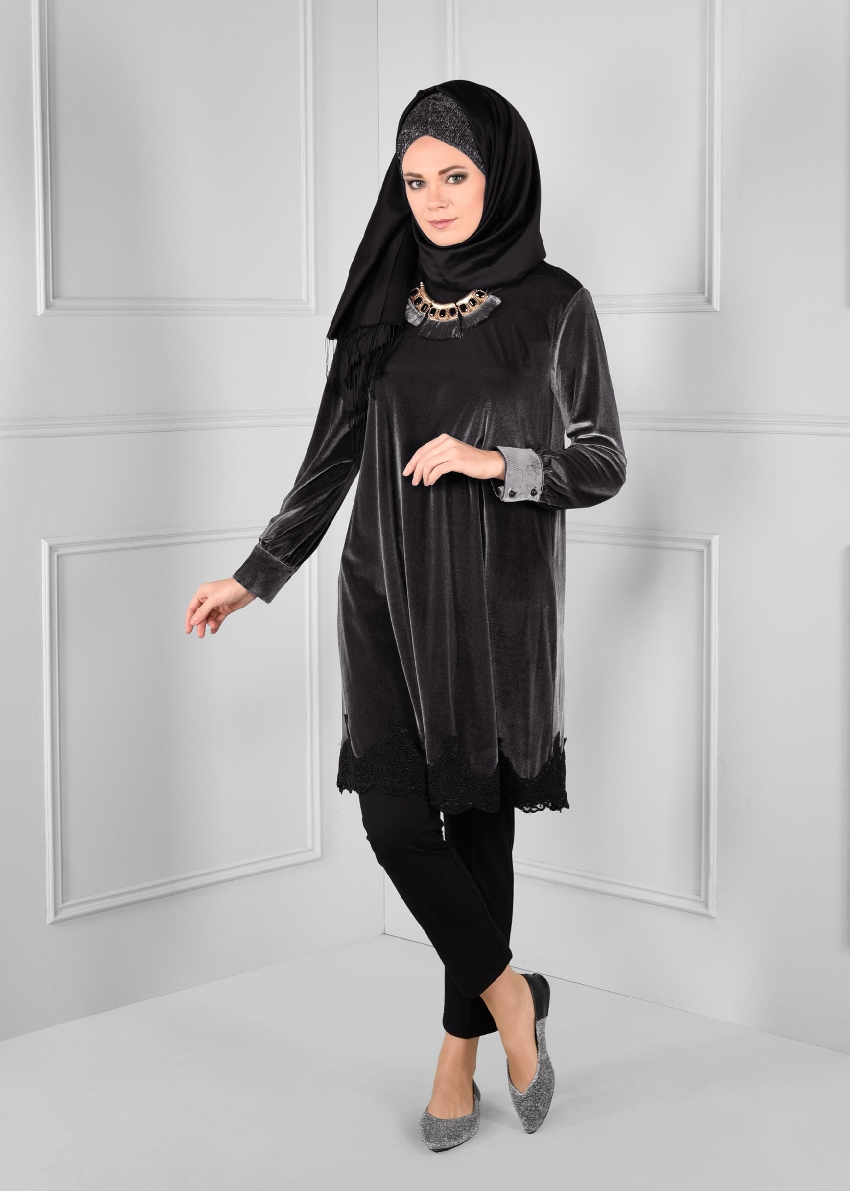 Tesettür giyim GRİ DANTELLİ SALAŞ KADİFE TUNİK 4731 