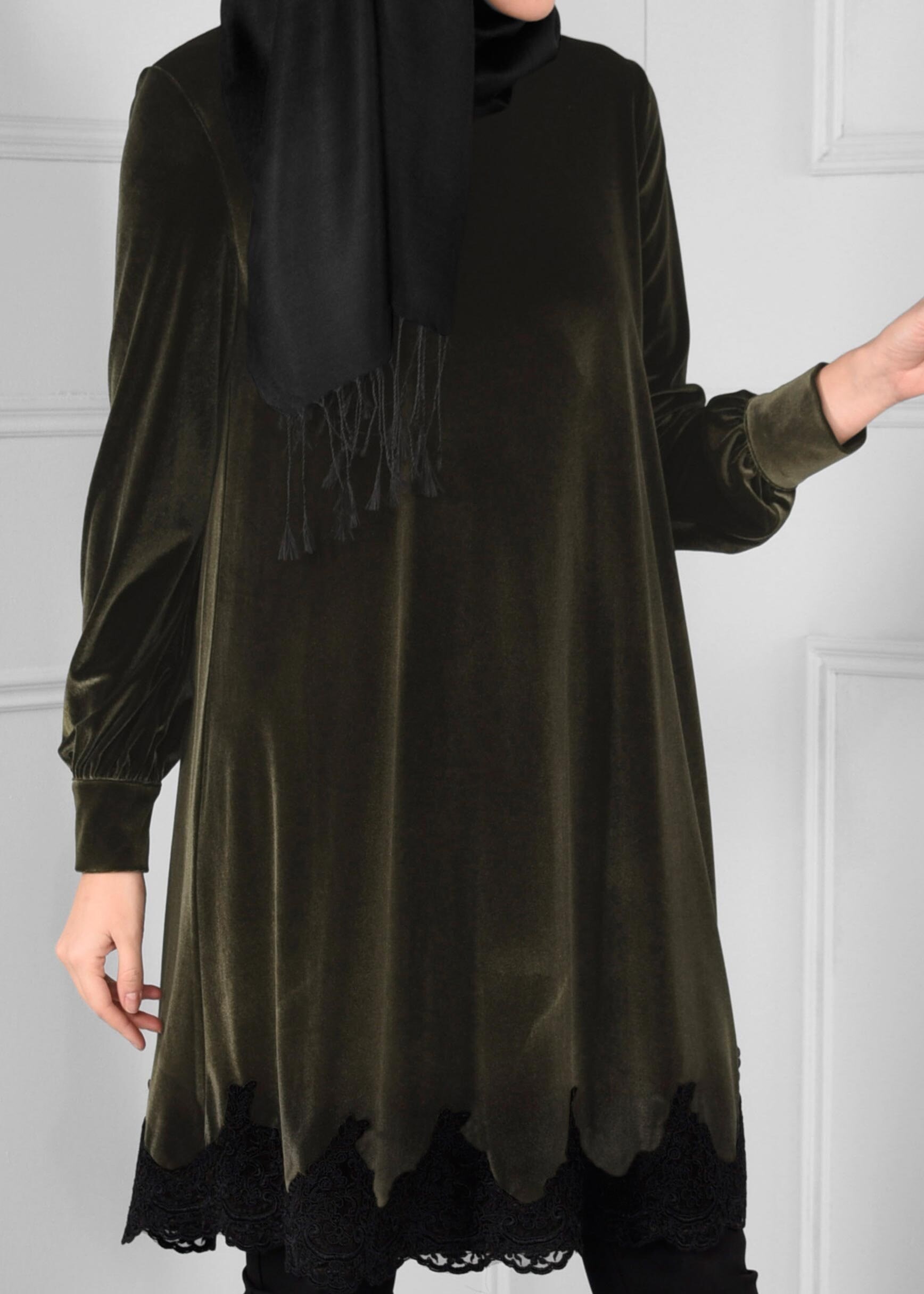 Tesettür giyim HAKİ DANTELLİ SALAŞ KADİFE TUNİK 4731 