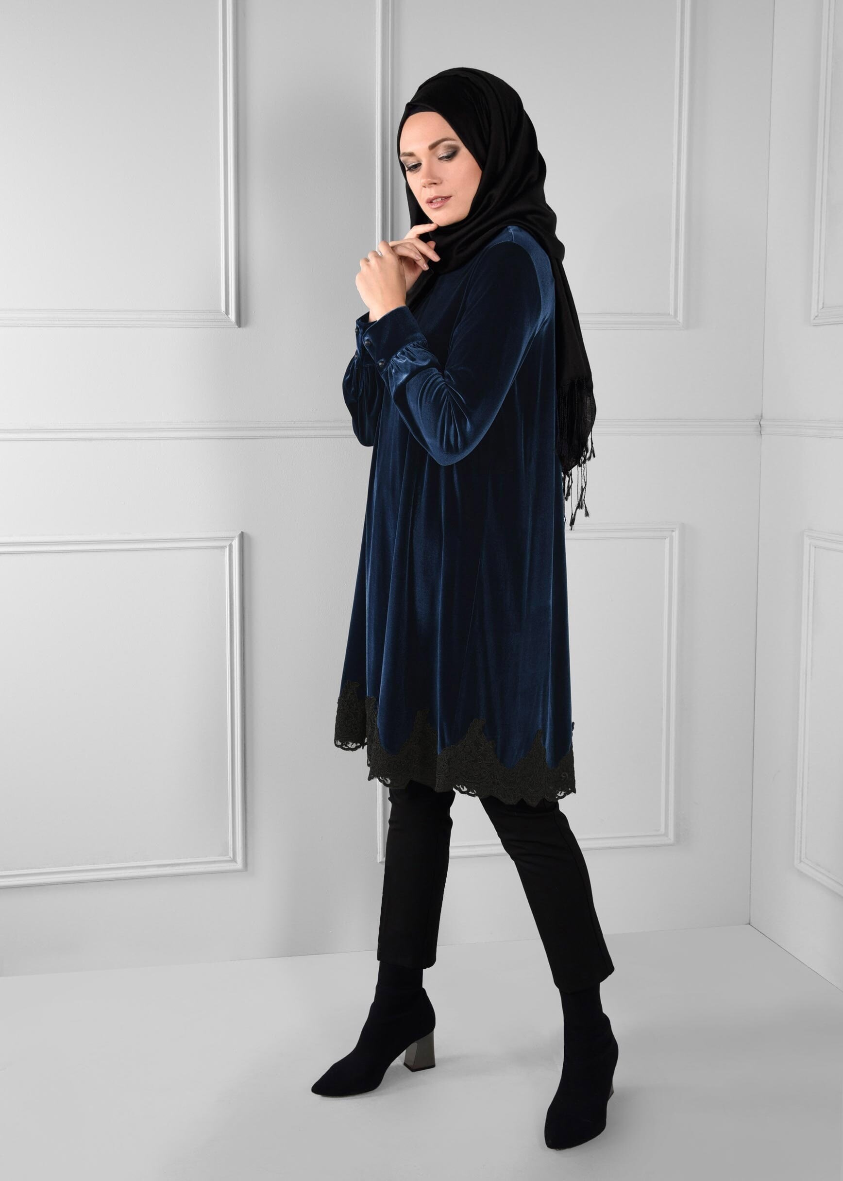 Tesettür giyim LACİVERT DANTELLİ SALAŞ KADİFE TUNİK 4731 