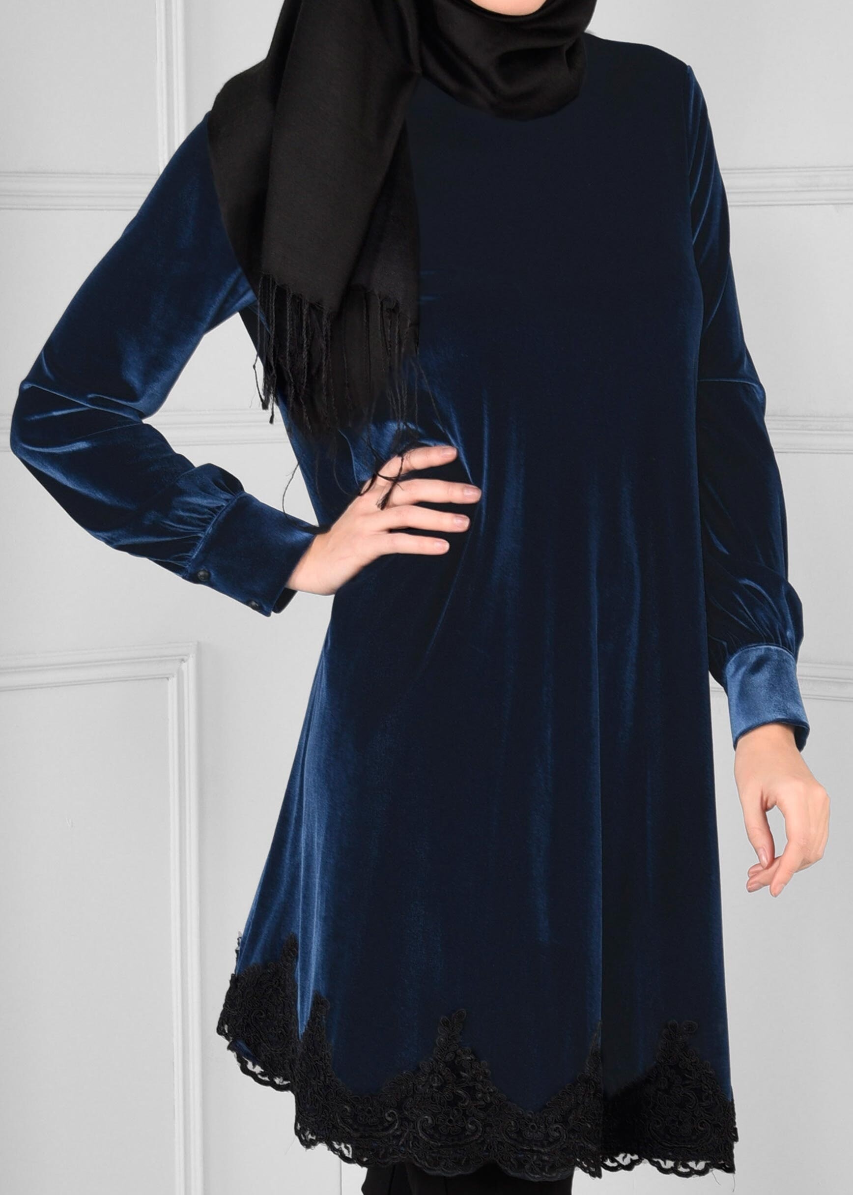 Tesettür giyim LACİVERT DANTELLİ SALAŞ KADİFE TUNİK 4731 