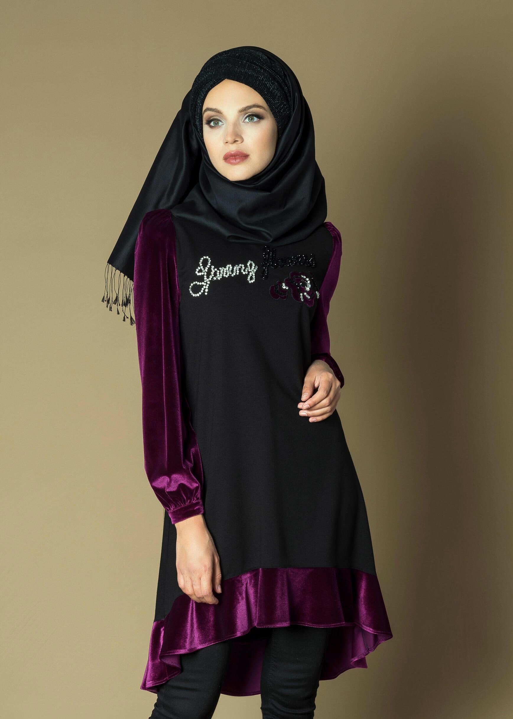 Tesettür giyim SİYAH BONCUK İŞLEMELİ ÇİFT RENK ASİMETRİK KESİM TUNİK 4732