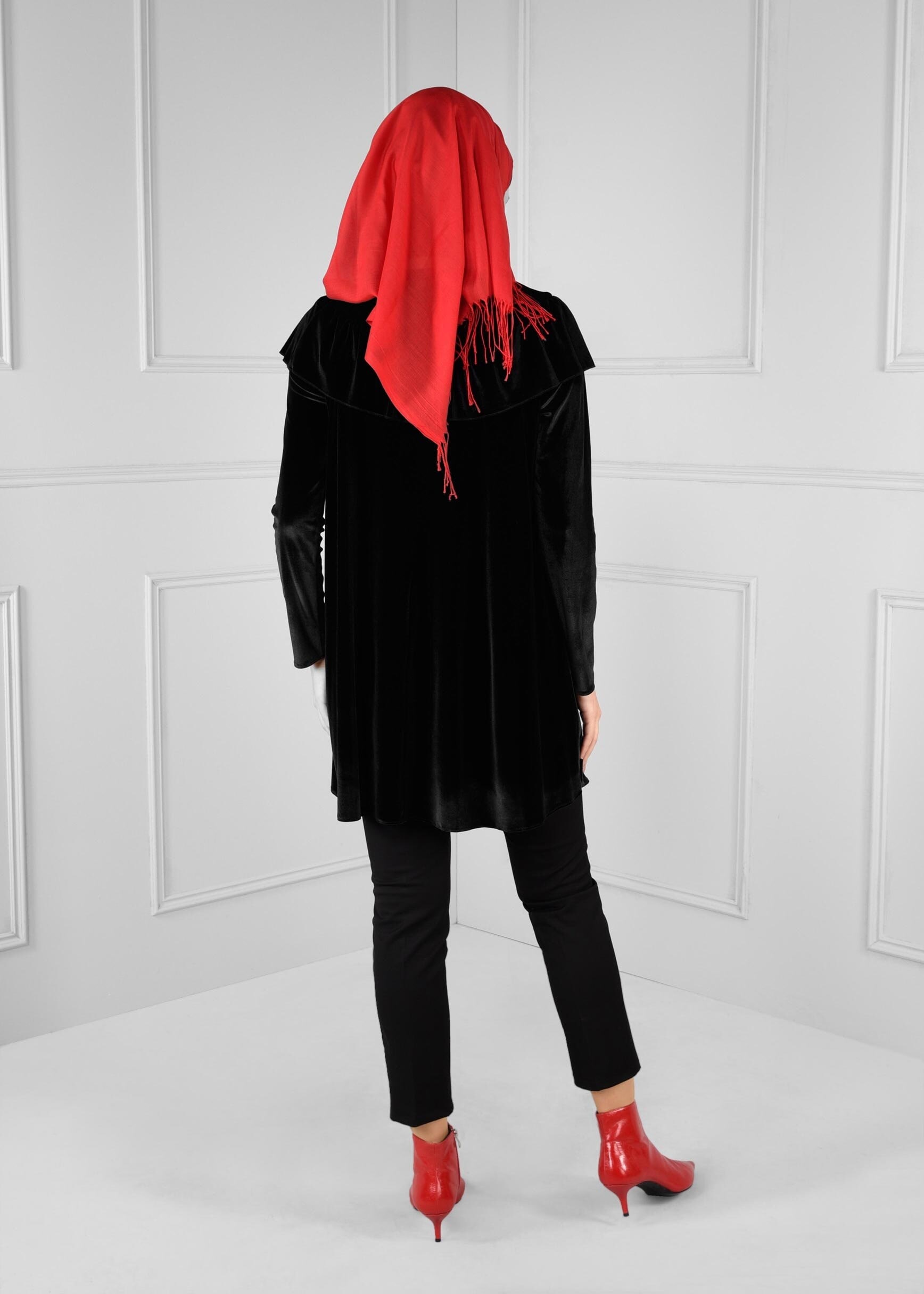 Tesettür giyim SİYAH ÇİÇEK VOLAN DETAYLI KADİFE TUNİK 4734 