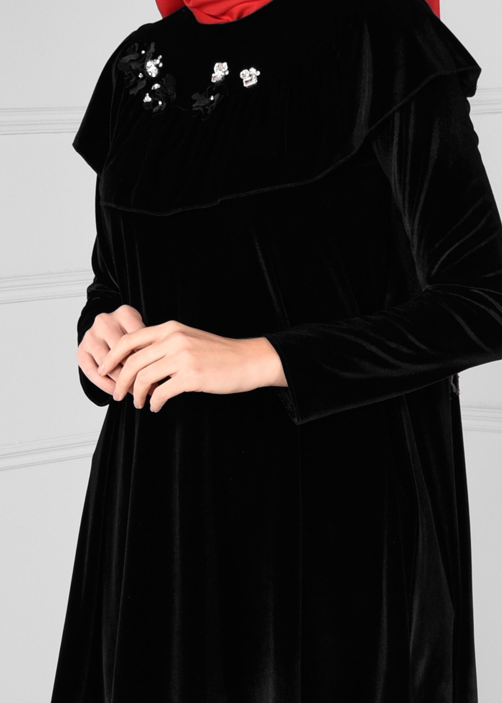 Tesettür giyim SİYAH ÇİÇEK VOLAN DETAYLI KADİFE TUNİK 4734 