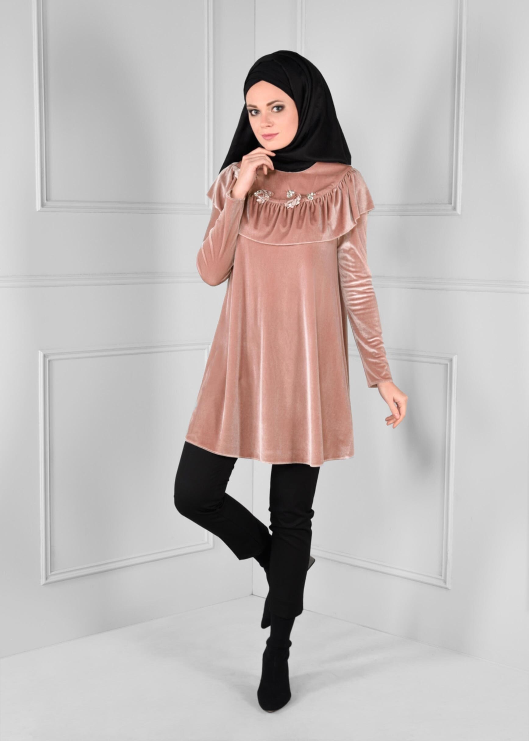 Tesettür giyim PUDRA ÇİÇEK VOLAN DETAYLI KADİFE TUNİK 4734 
