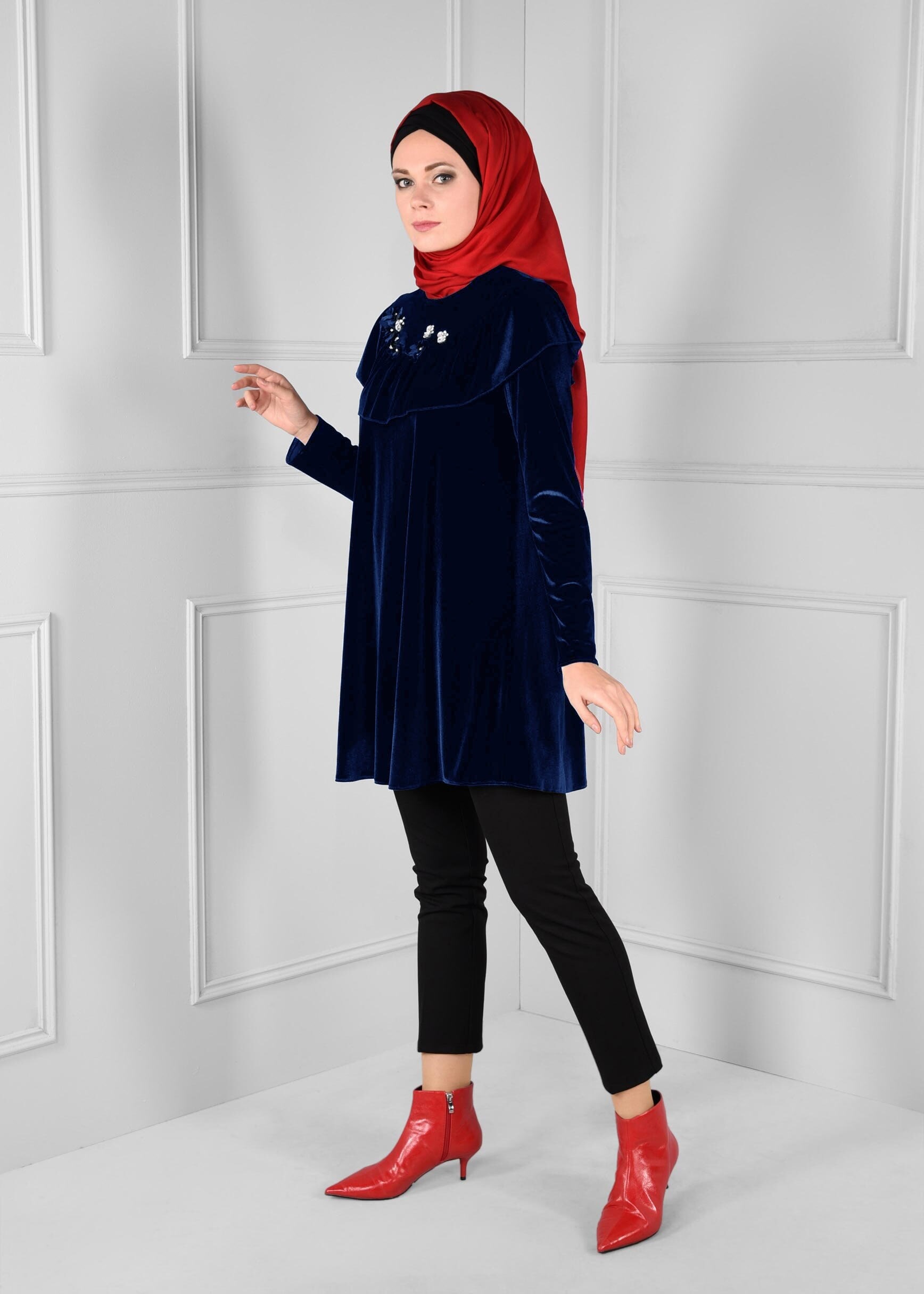 Tesettür giyim LACİVERT ÇİÇEK VOLAN DETAYLI KADİFE TUNİK 4734 