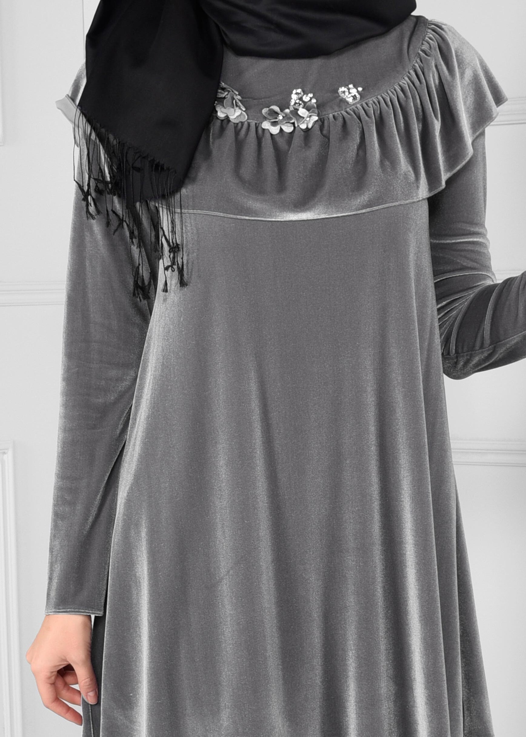 Tesettür giyim GÜMÜŞ ÇİÇEK VOLAN DETAYLI KADİFE TUNİK 4734 