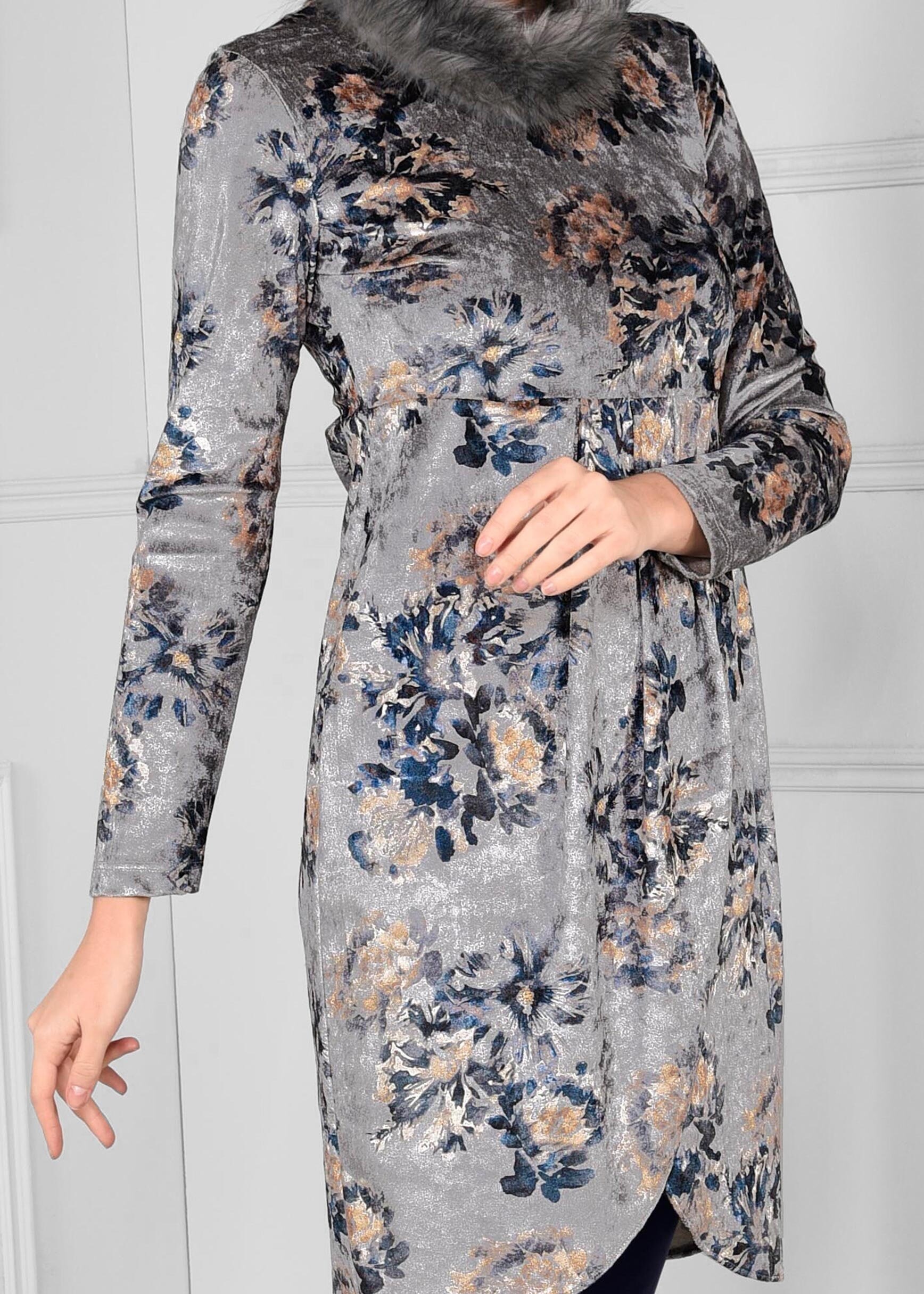 Tesettür giyim GRİ ÇİÇEK DESENLİ YAKASI PELUŞ KADİFE TUNİK 4735 
