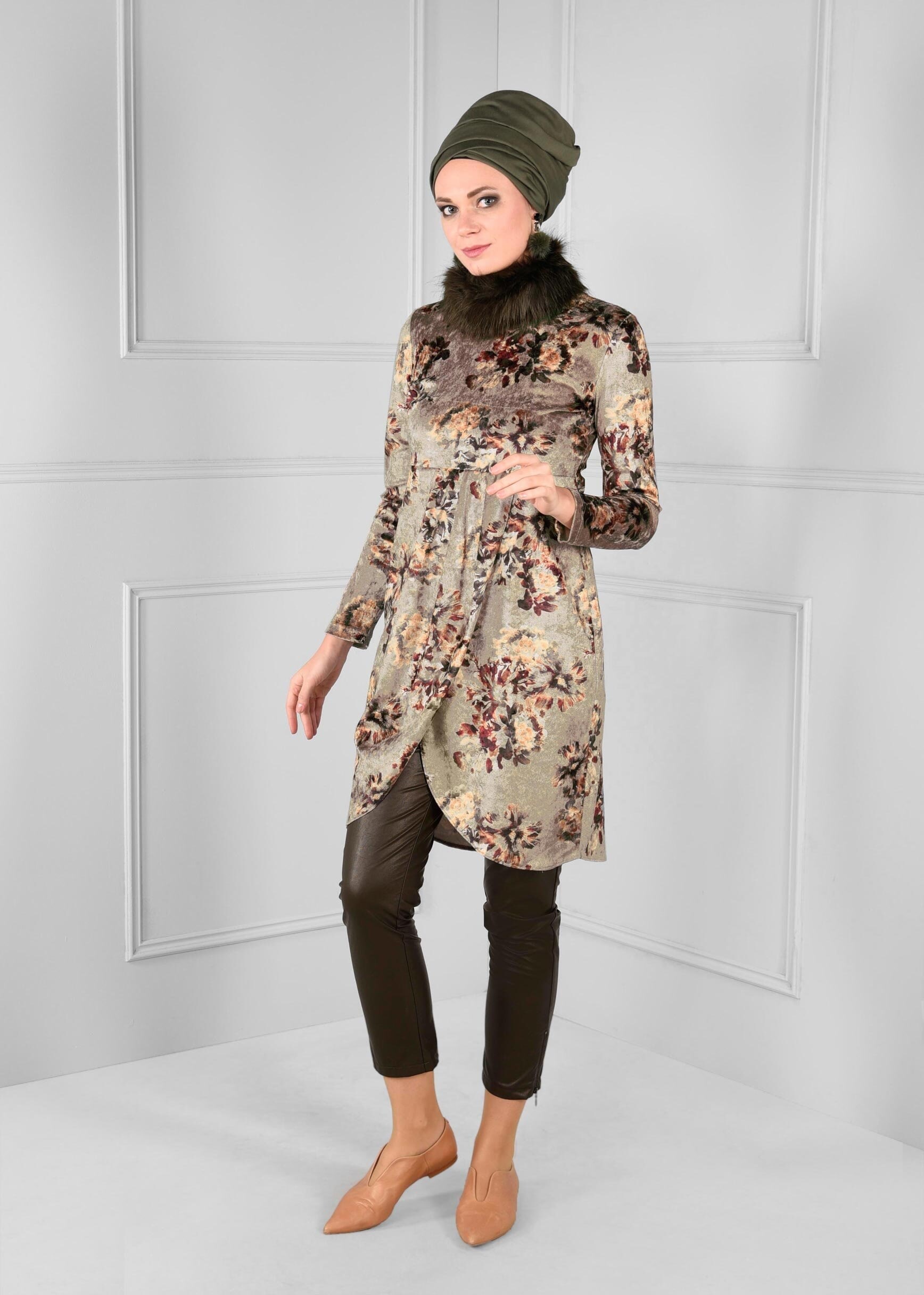 Tesettür giyim VİZON ÇİÇEK DESENLİ YAKASI PELUŞ KADİFE TUNİK 4735 