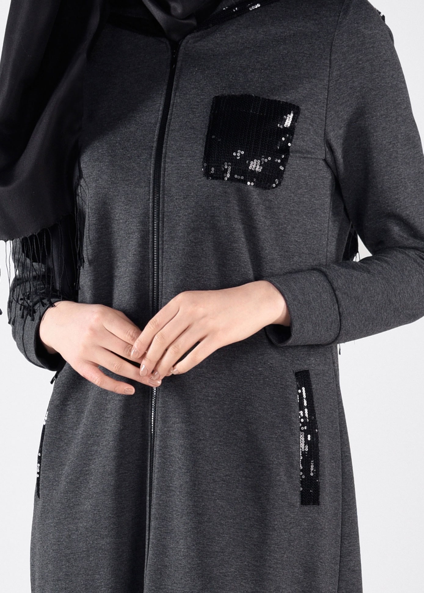 Tesettür giyim GRİ PAYET DETAYLI KAPÜŞONLU CEPLİ EŞOFMAN TUNİK 4739