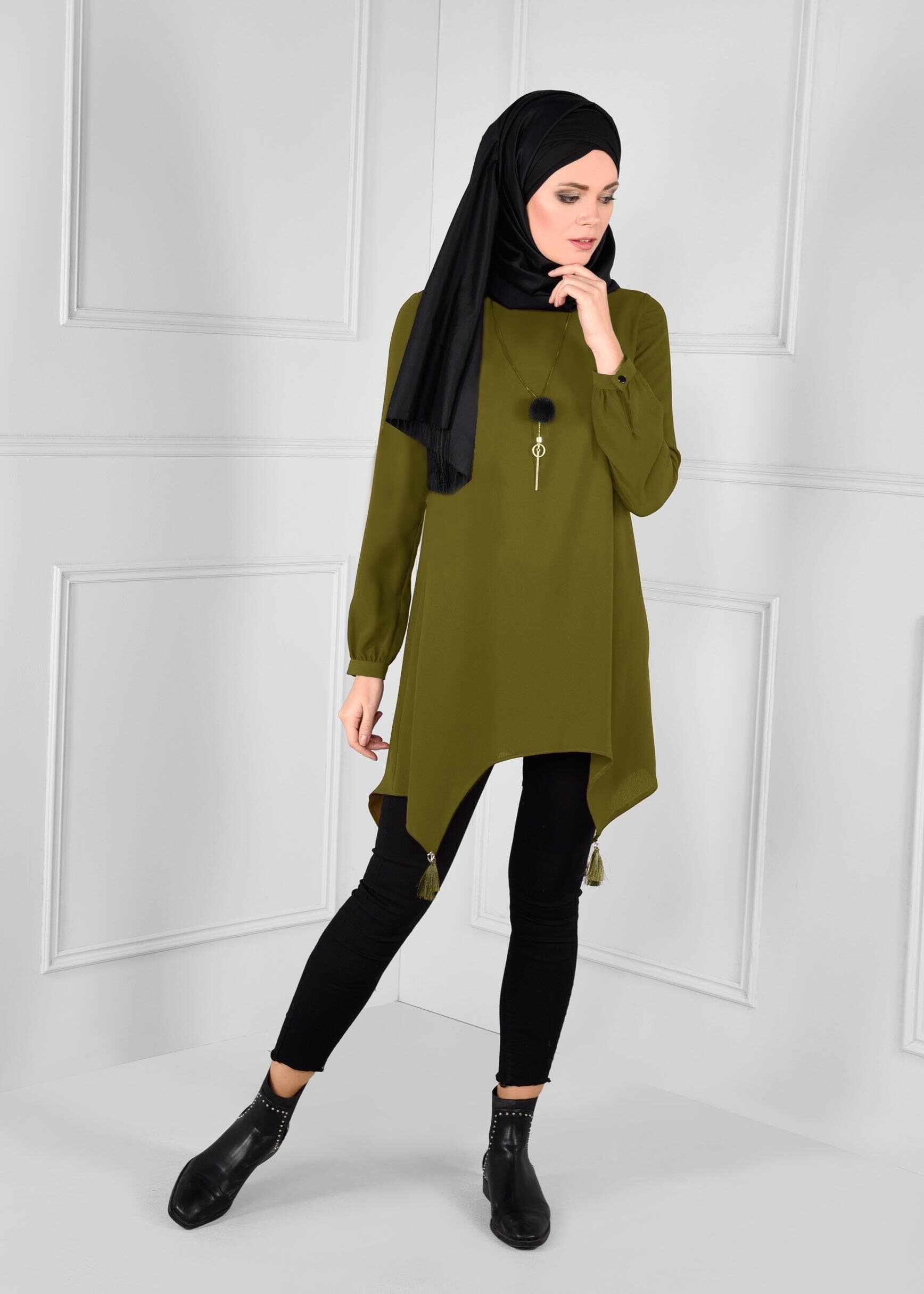 Tesettür giyim YEŞİL ASİMETRİK KESİM PÜSKÜL DETAYLI TUNİK 4754