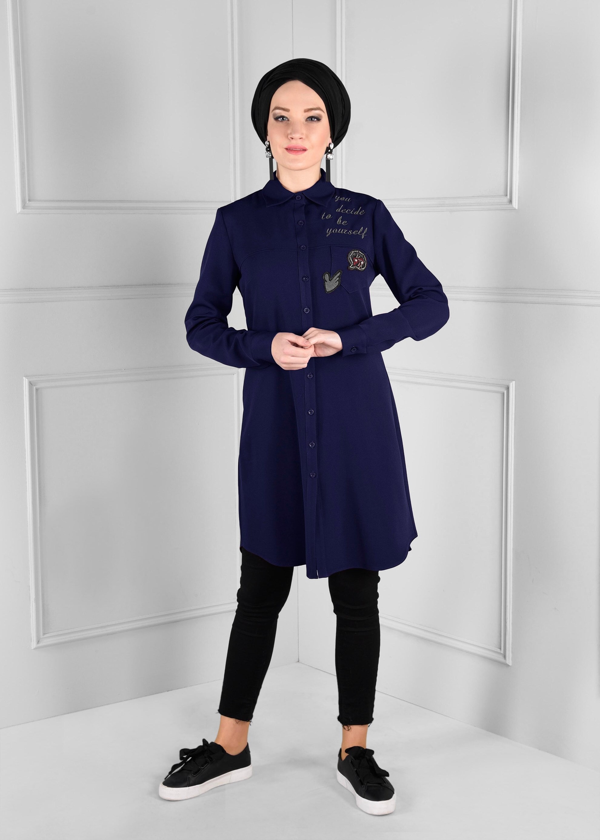 Tesettür giyim LACİVERT BOYDAN DÜĞMELİ NAKIŞ DETAYLI TUNİK 4761