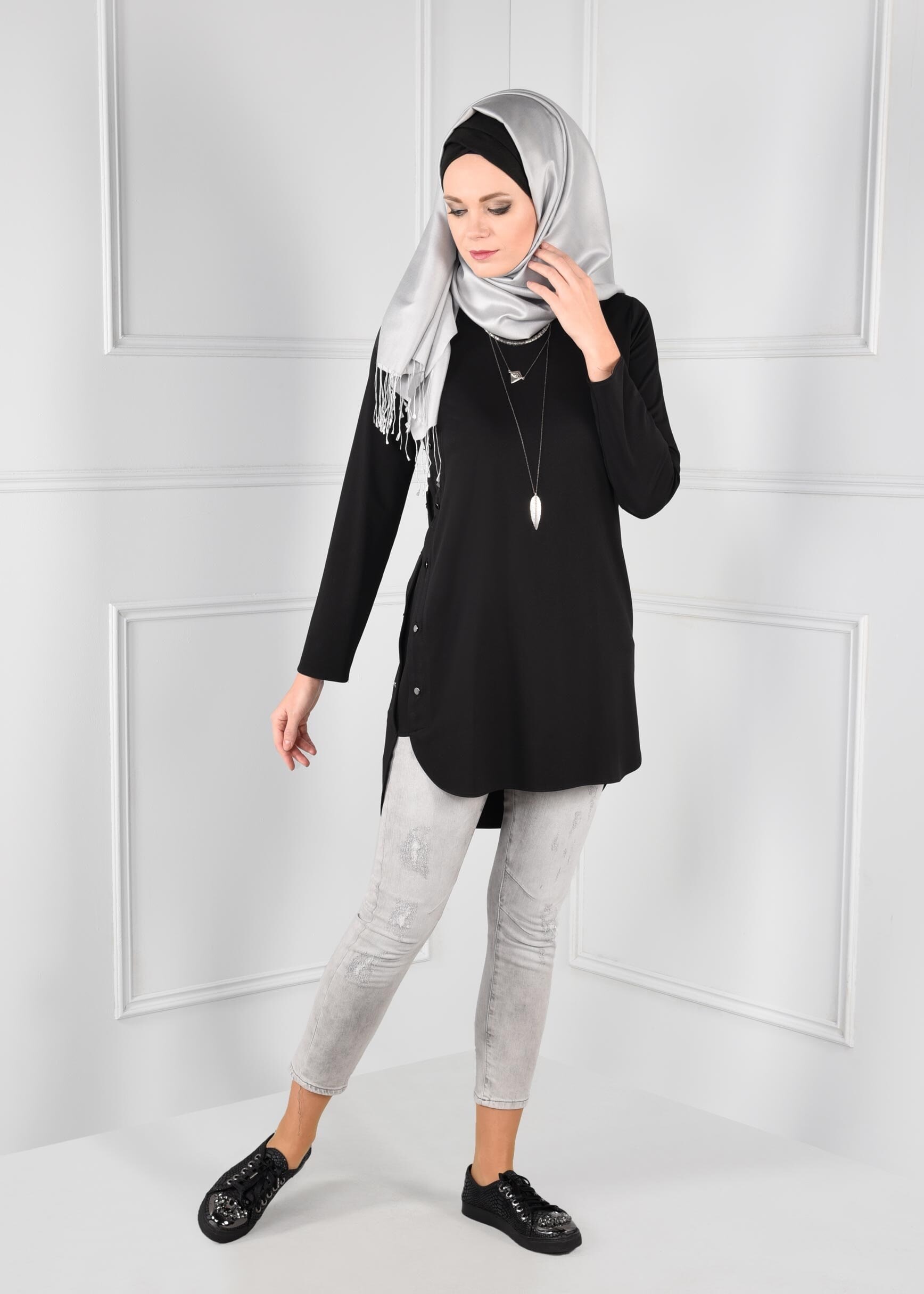 Tesettür giyim SİYAH YANLARI ZIMBA DETAYLI TUNİK 4762