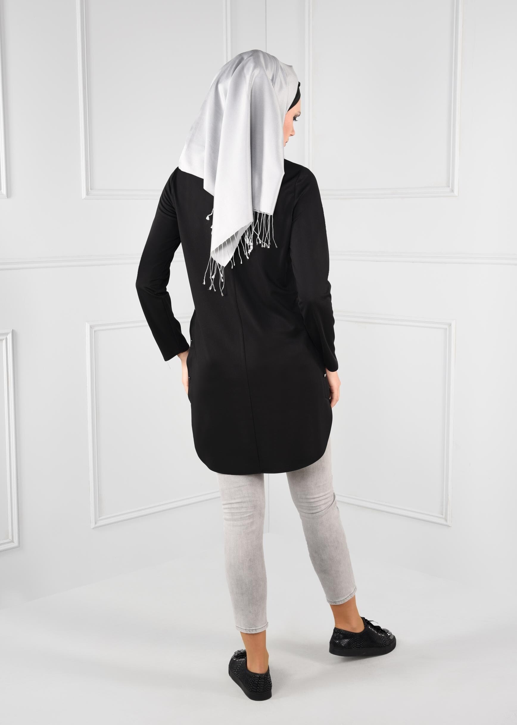 Tesettür giyim SİYAH YANLARI ZIMBA DETAYLI TUNİK 4762