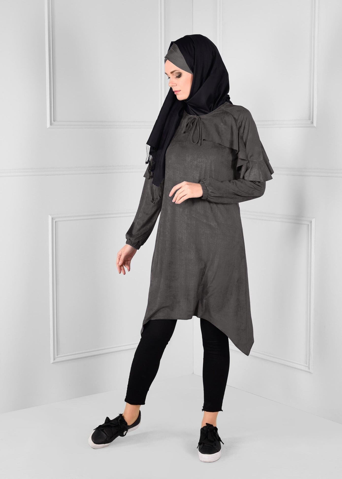 Tesettür giyim GRİ MANŞETLERİ LASTİKLİ ASİMETRİK KESİM TUNİK 4763
