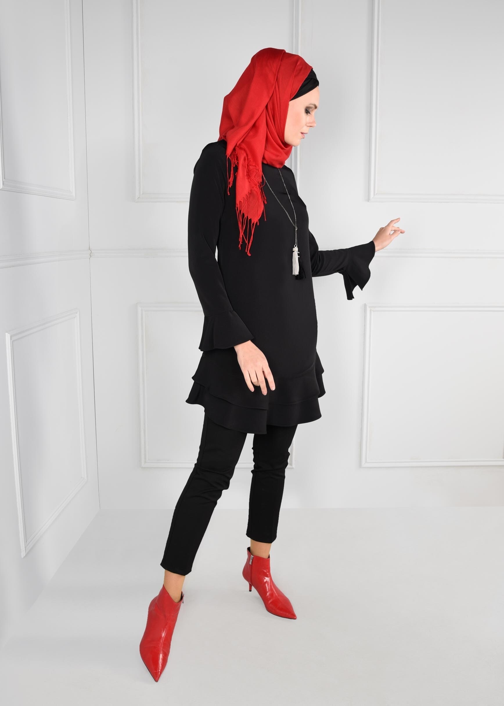 Tesettür giyim SİYAH KOLLARI ETEK UCU VOLANLI TUNİK 4764