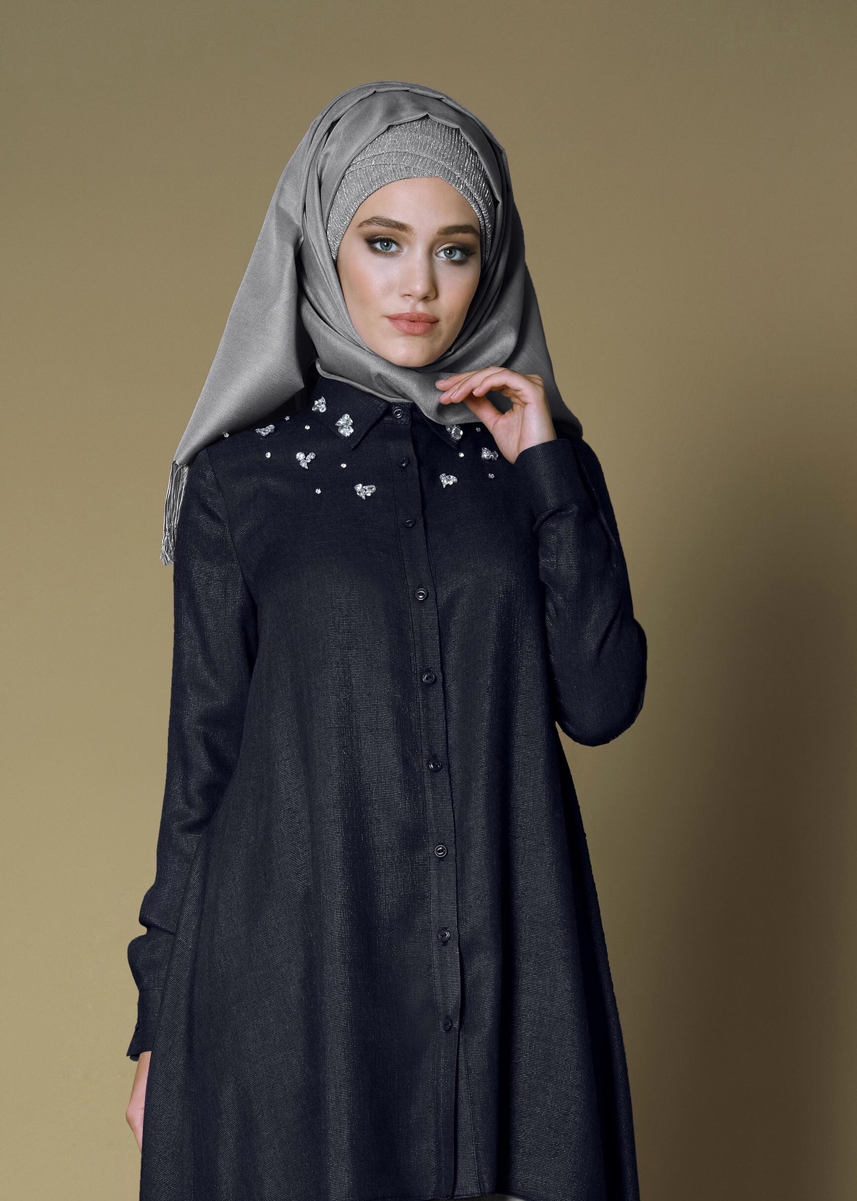 Tesettür giyim SİYAH GENİŞ KESİM ASİMETRİK TAŞ İŞLEMELİ TUNİK 4782