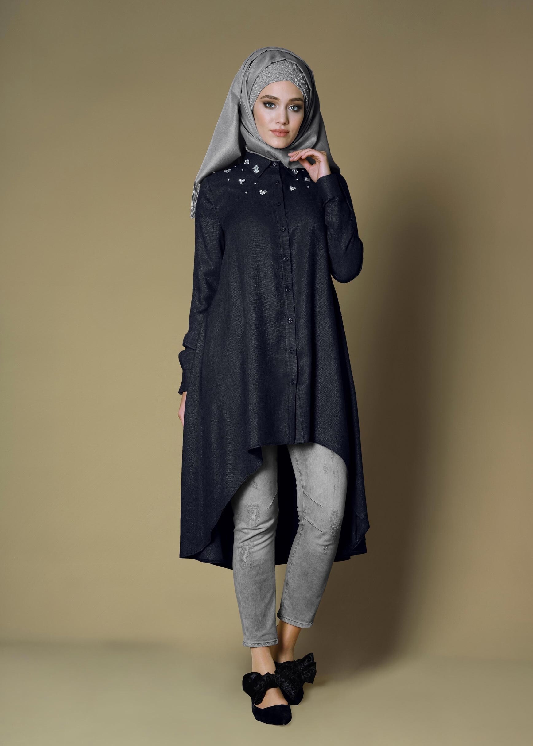 Tesettür giyim SİYAH GENİŞ KESİM ASİMETRİK TAŞ İŞLEMELİ TUNİK 4782