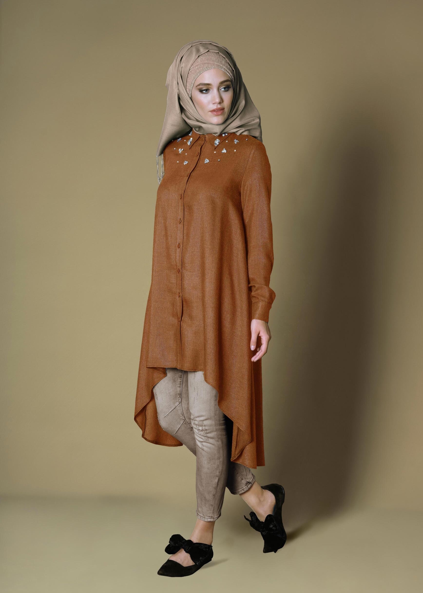 Tesettür giyim TABA GENİŞ KESİM ASİMETRİK TAŞ İŞLEMELİ TUNİK 4782