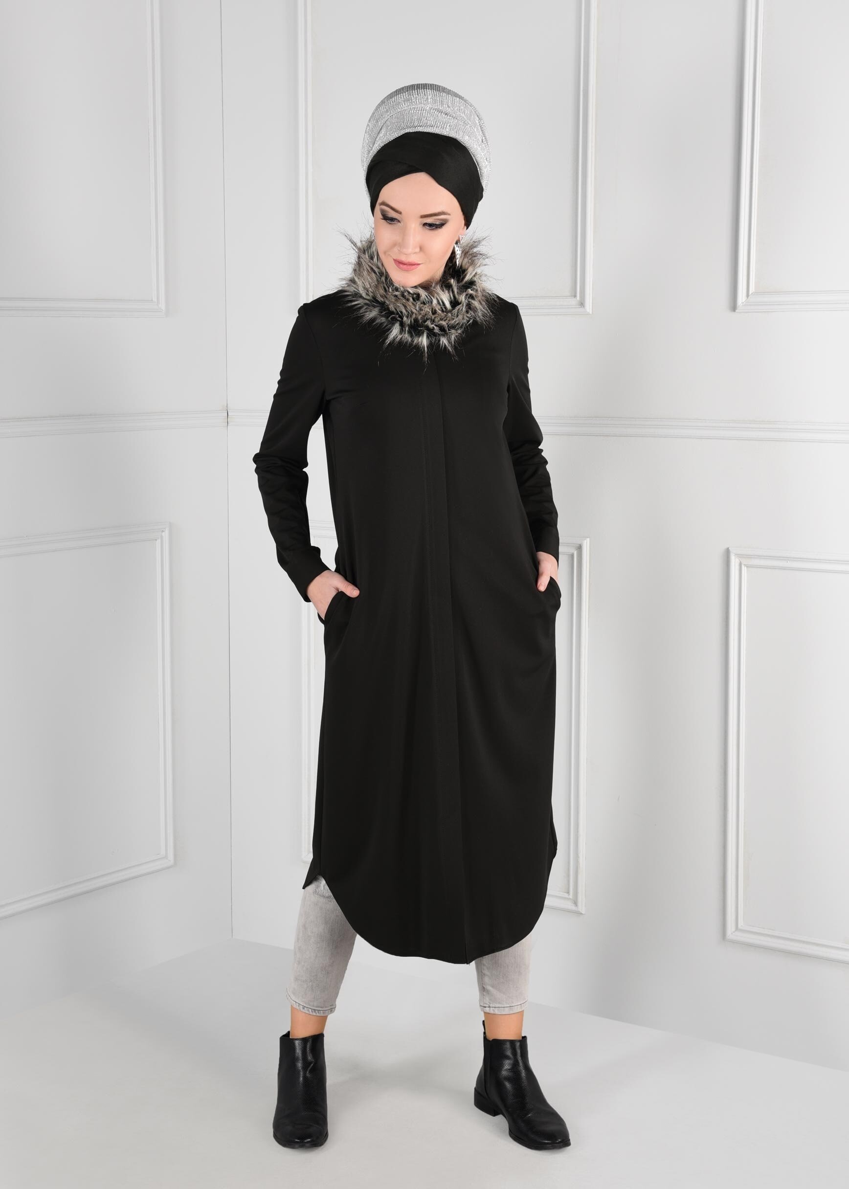 Tesettür giyim SİYAH GİZLİ FERMUARLI YAKASI PELUŞ CEPLİ TUNİK 4783