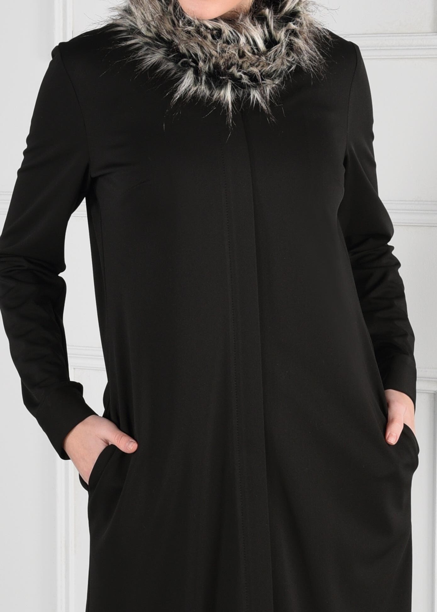 Tesettür giyim SİYAH GİZLİ FERMUARLI YAKASI PELUŞ CEPLİ TUNİK 4783