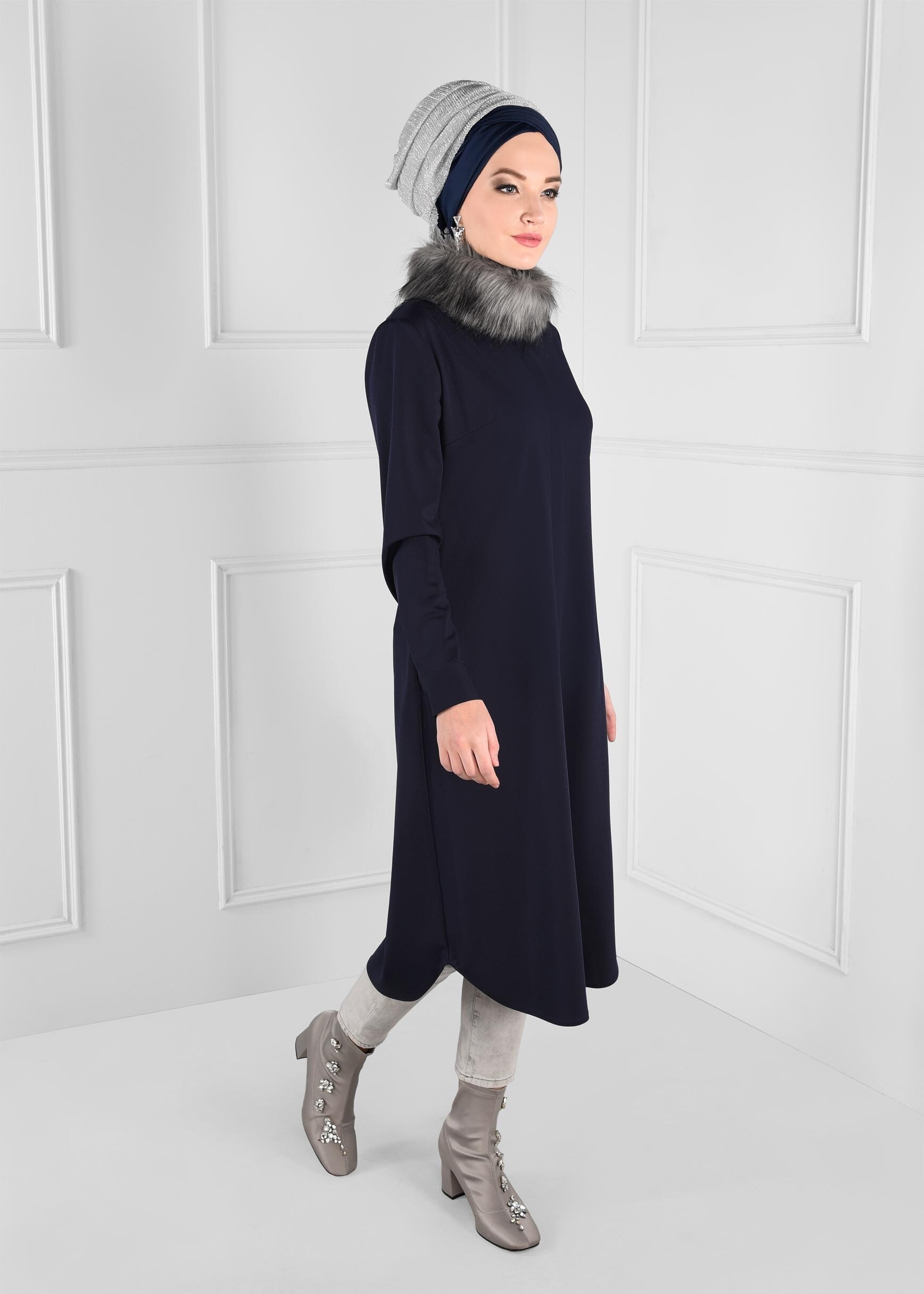 Tesettür giyim LACİVERT GİZLİ FERMUARLI YAKASI PELUŞ CEPLİ TUNİK 4783