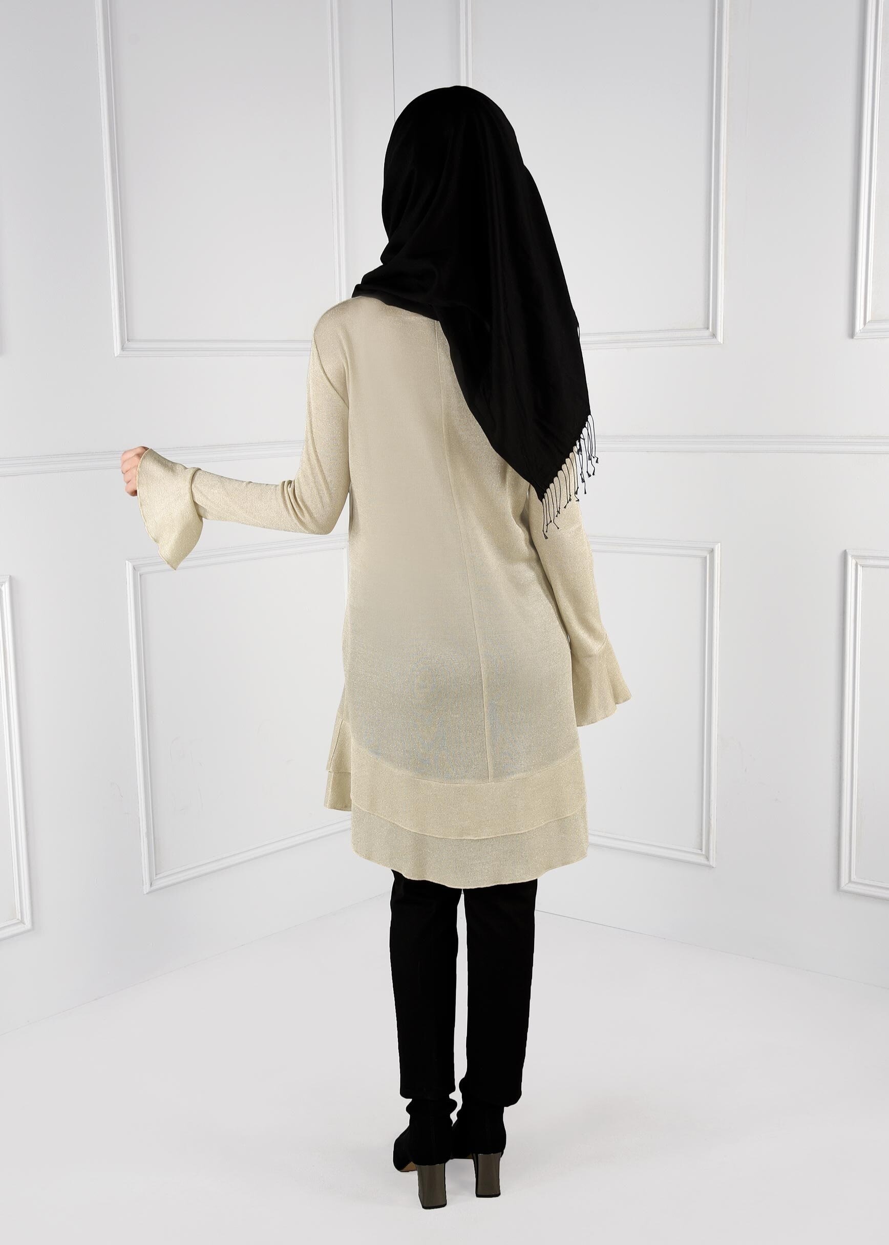 Tesettür giyim BEJ VOLANLI SİMLİ TUNİK 4793