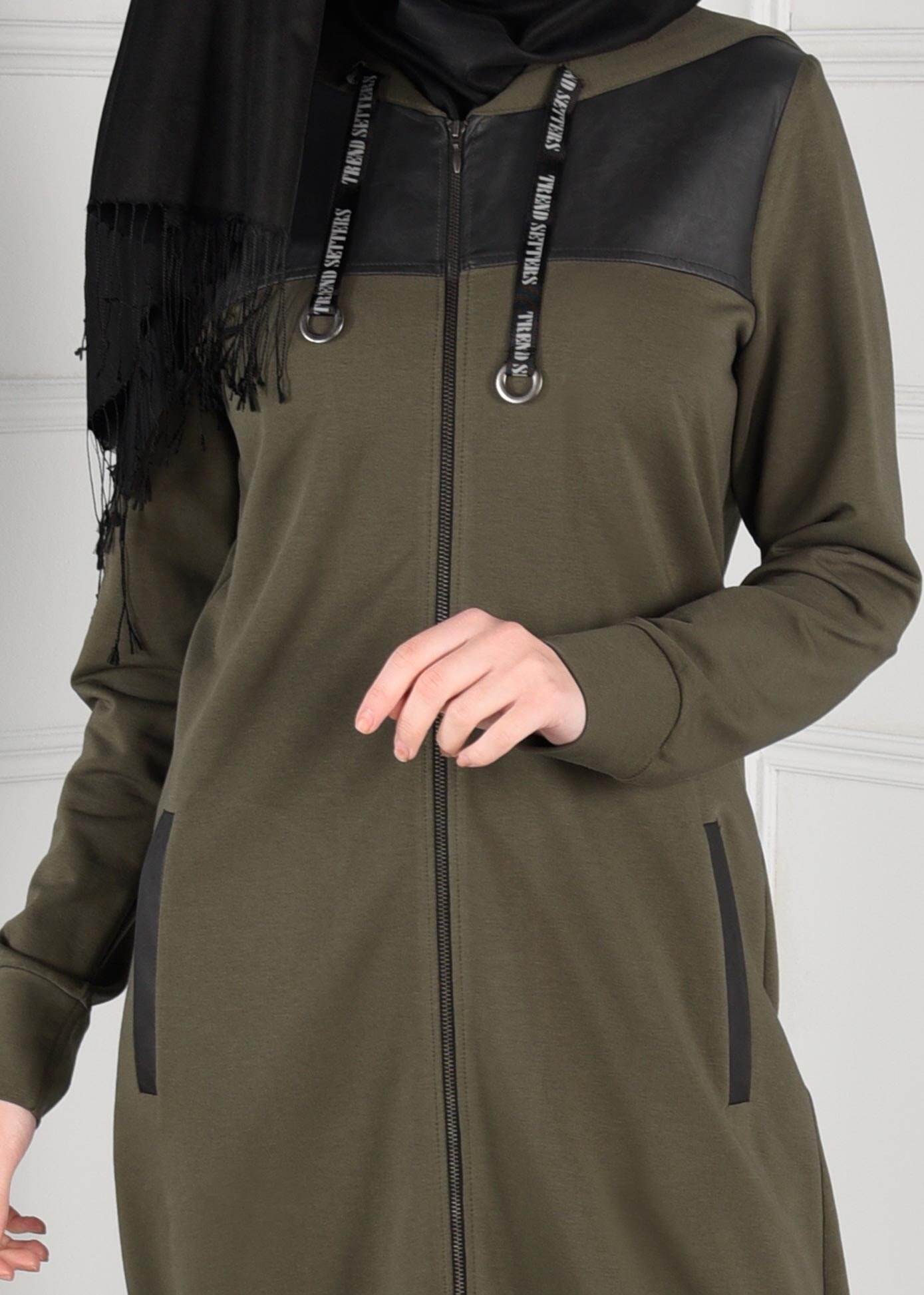 Tesettür giyim HAKİ KAPÜŞONLU CEPLİ FERMUARLI EŞOFMAN TUNİK 4802