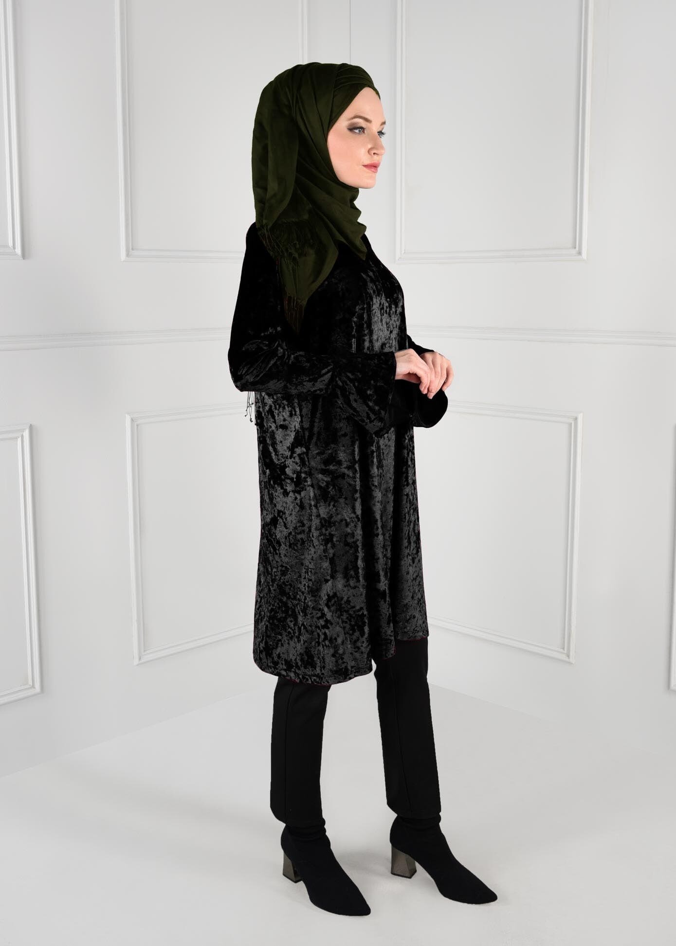 Tesettür giyim SİYAH KOLLARI VOLANLI KADİFE TUNİK 4825