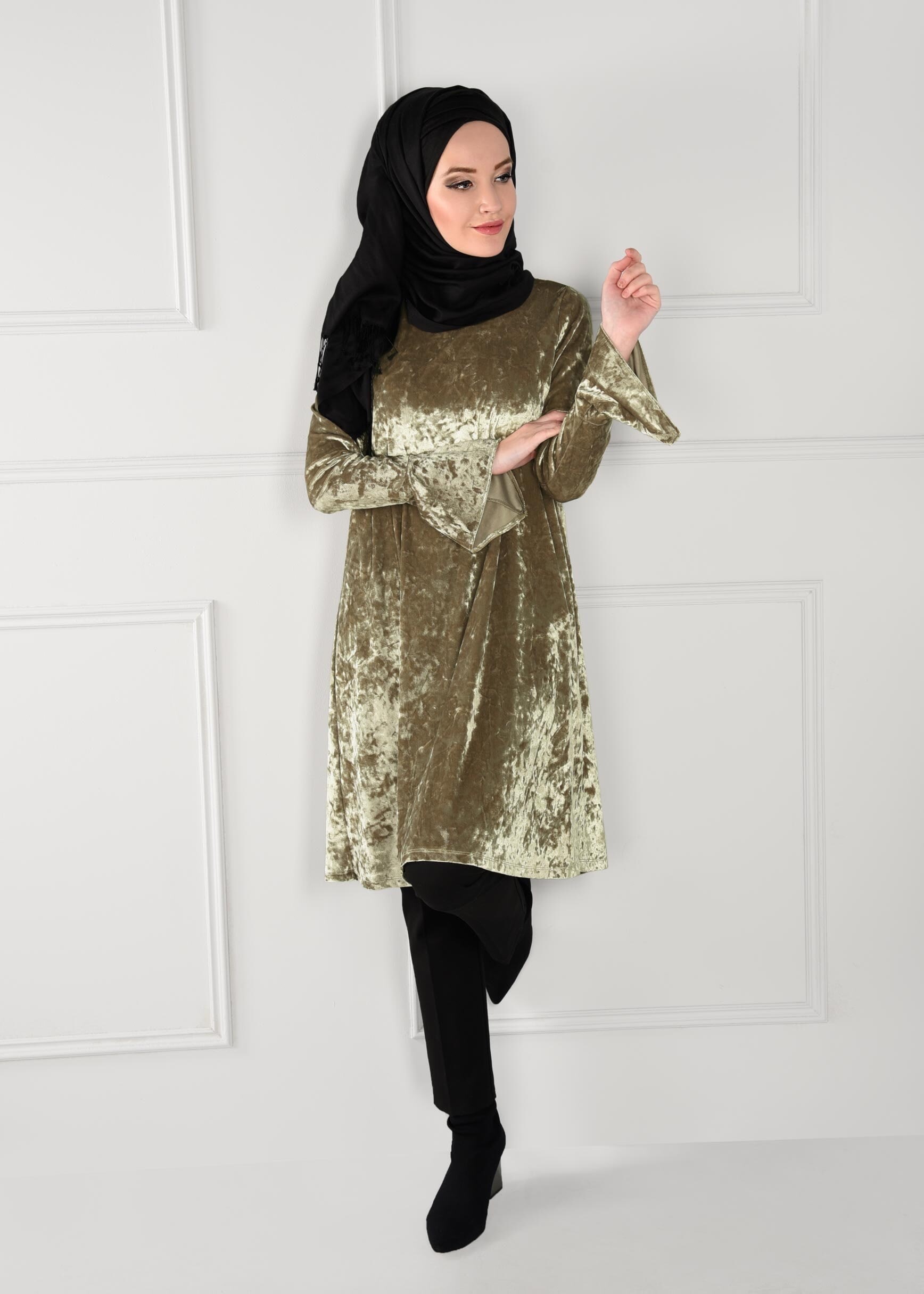 Tesettür giyim BEJ KOLLARI VOLANLI KADİFE TUNİK 4825