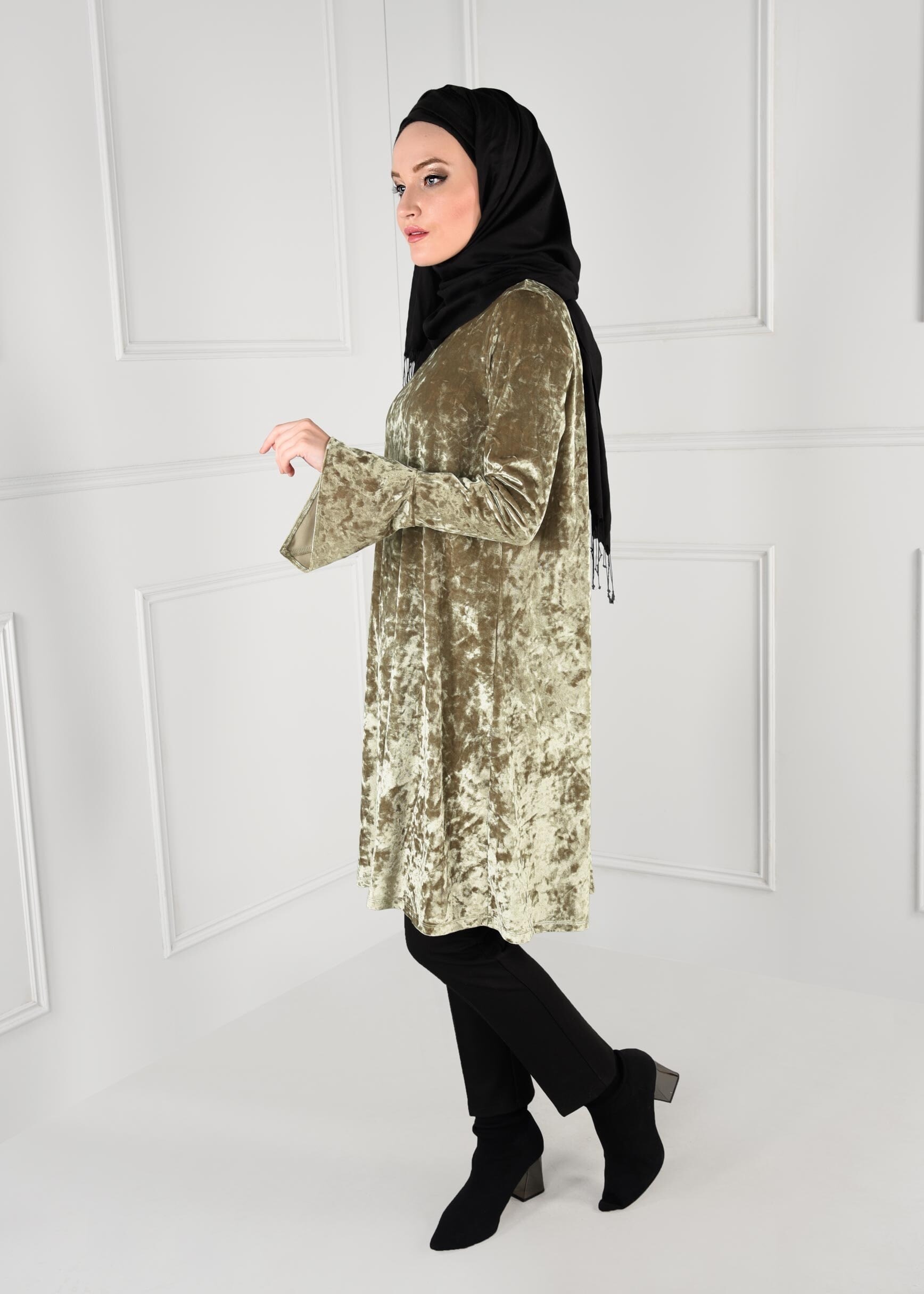 Tesettür giyim BEJ KOLLARI VOLANLI KADİFE TUNİK 4825