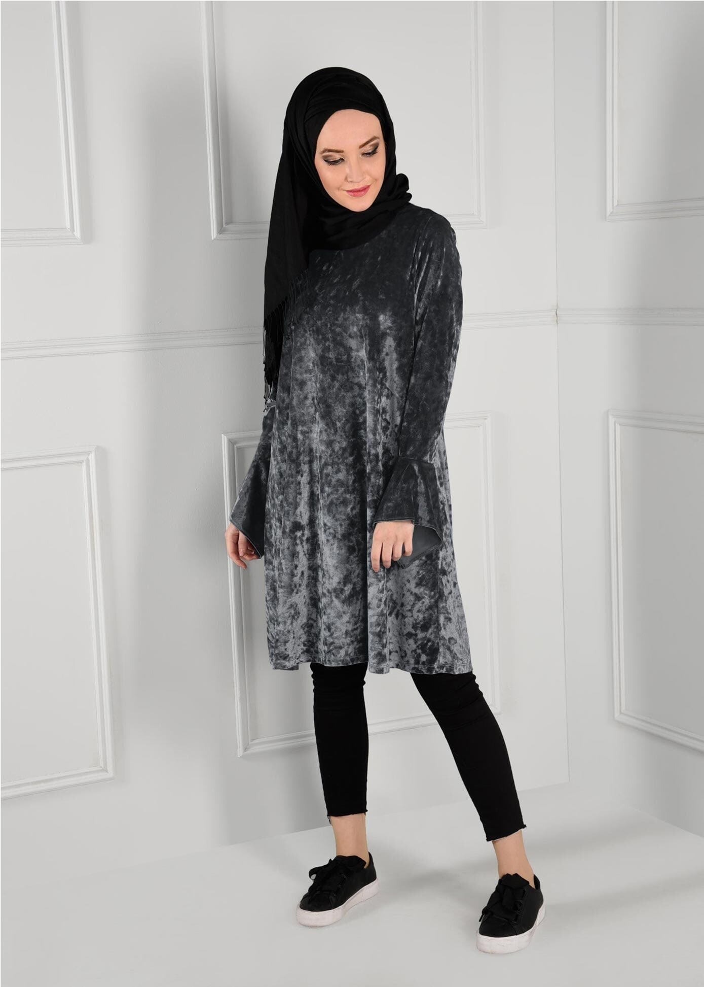 Tesettür giyim GRİ KOLLARI VOLANLI KADİFE TUNİK 4825