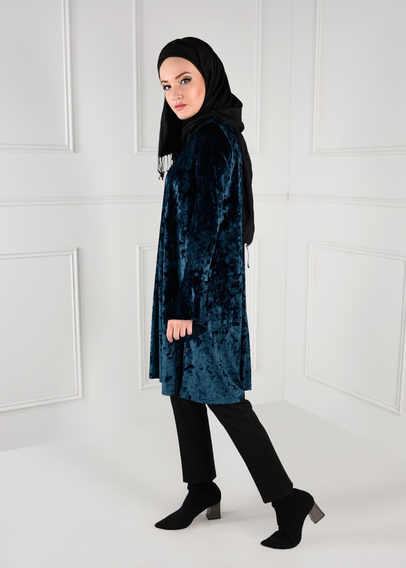 Tesettür giyim MAVİ KOLLARI VOLANLI KADİFE TUNİK 4825