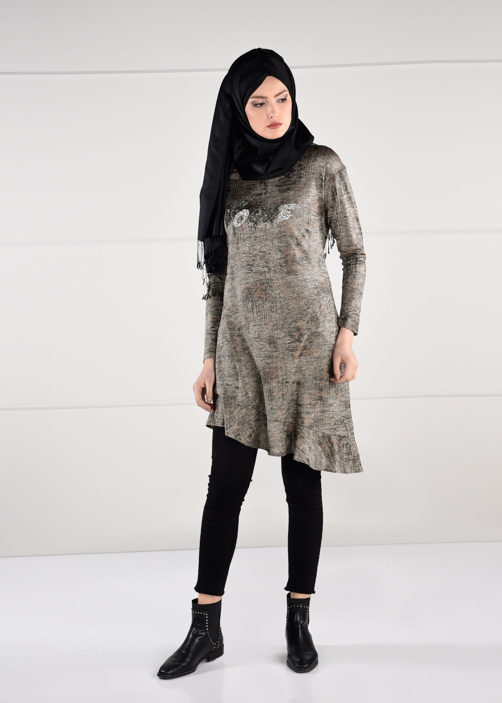 Tesettür giyim BEJ PAYET İŞLEMELİ VOLANLI ASİMETRİK KESİM TUNİK 4829 