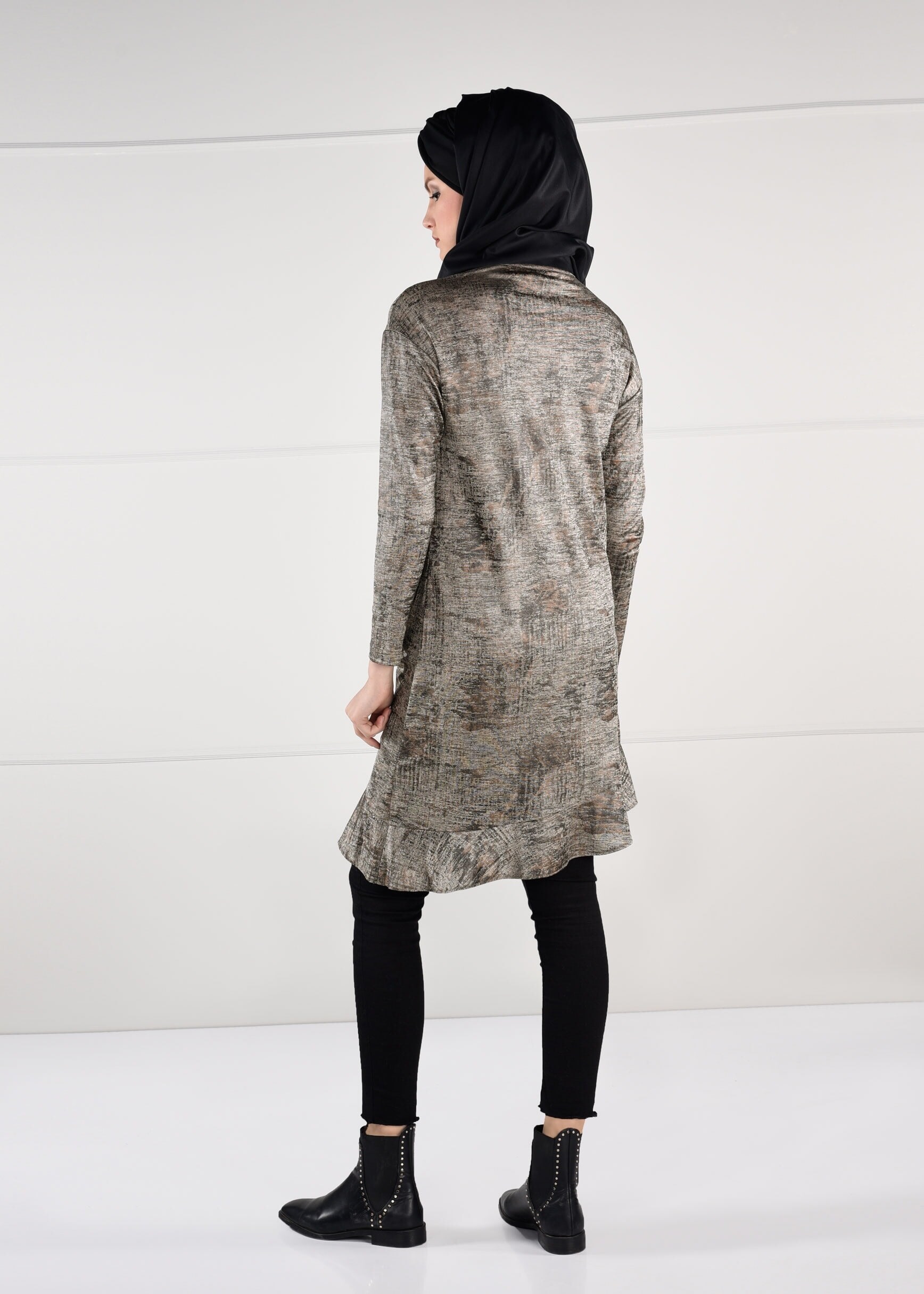 Tesettür giyim BEJ PAYET İŞLEMELİ VOLANLI ASİMETRİK KESİM TUNİK 4829 