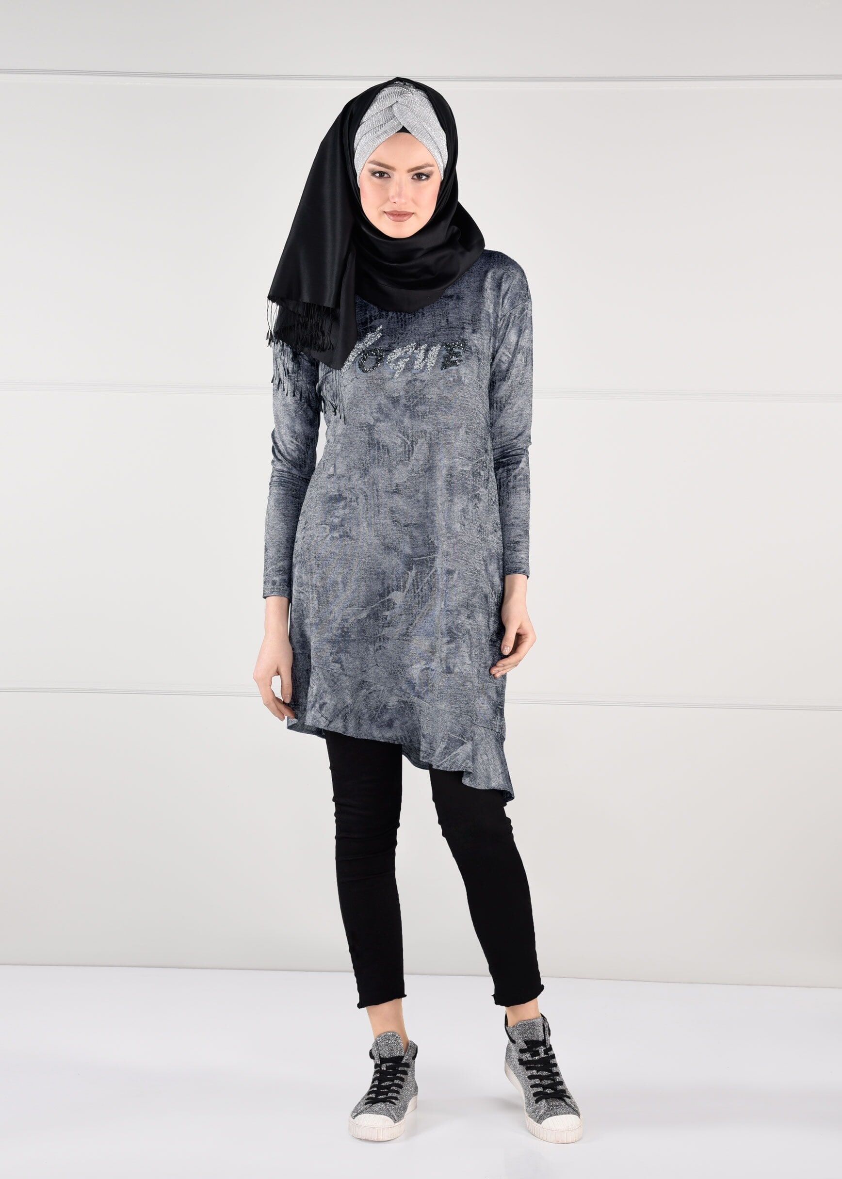 Tesettür giyim GRİ PAYET İŞLEMELİ VOLANLI ASİMETRİK KESİM TUNİK 4829 