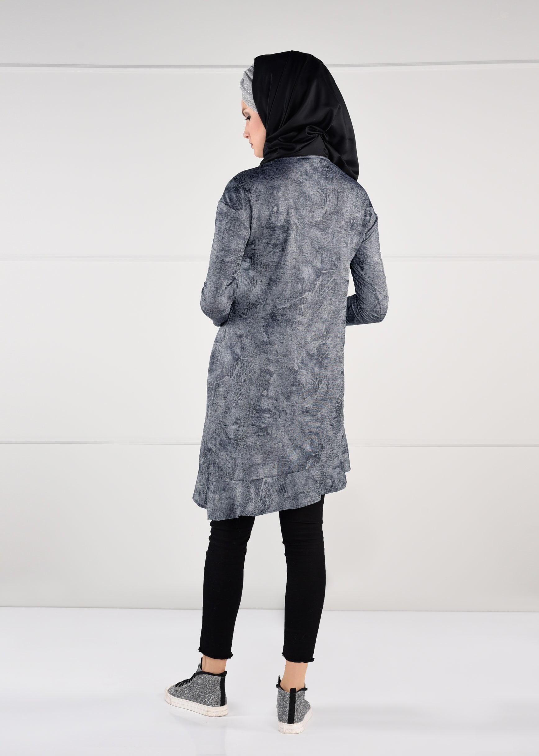 Tesettür giyim GRİ PAYET İŞLEMELİ VOLANLI ASİMETRİK KESİM TUNİK 4829 