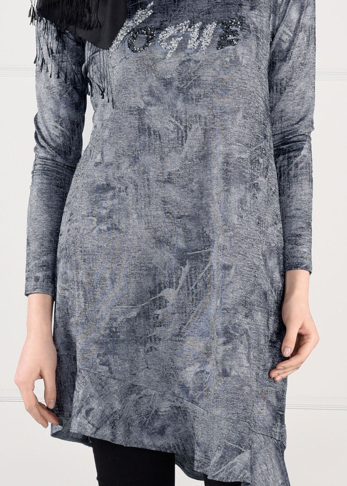 Tesettür giyim GRİ PAYET İŞLEMELİ VOLANLI ASİMETRİK KESİM TUNİK 4829 