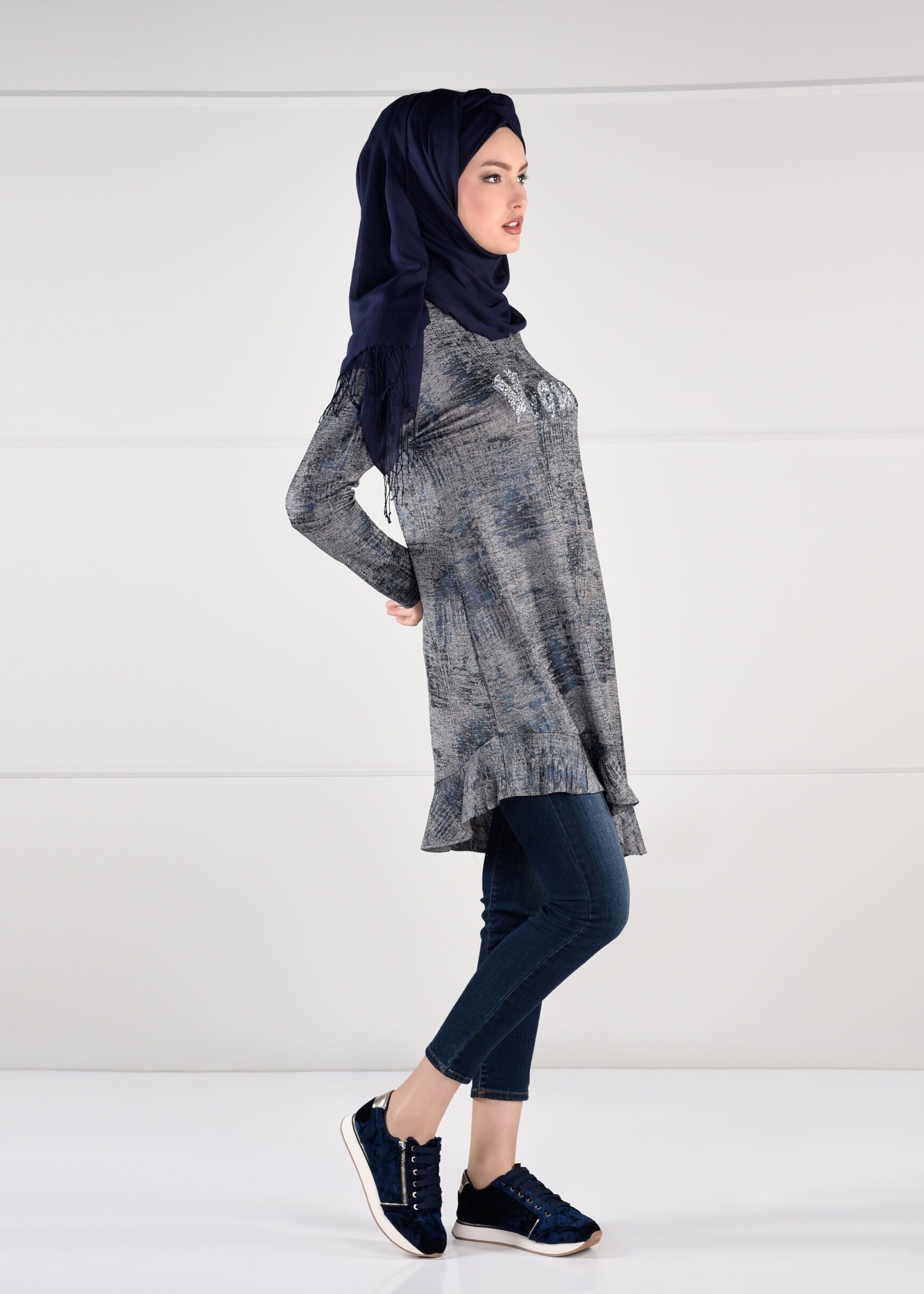 Tesettür giyim LACİVERT PAYET İŞLEMELİ VOLANLI ASİMETRİK KESİM TUNİK 4829 