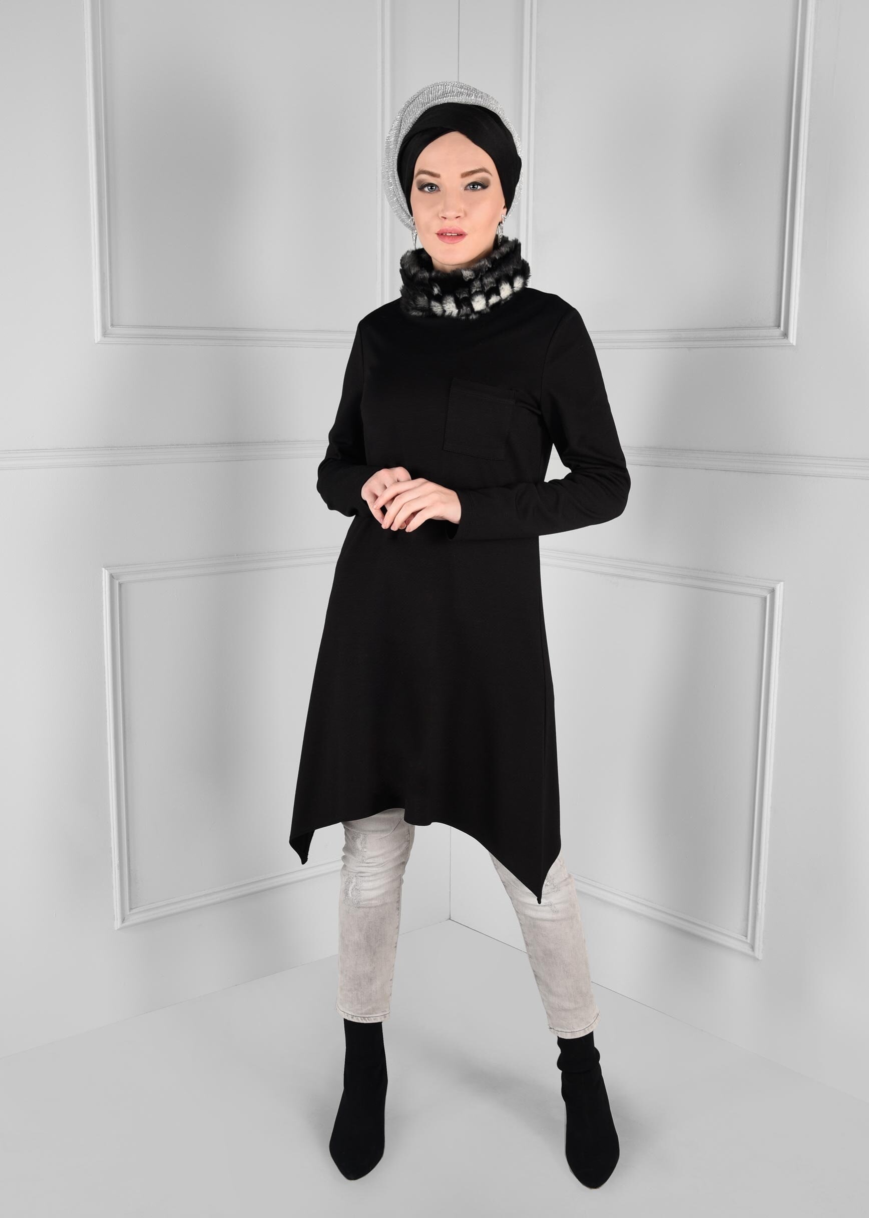 Tesettür giyim SİYAH YAKASI PELUŞLU ASİMETRİK TUNİK 4838