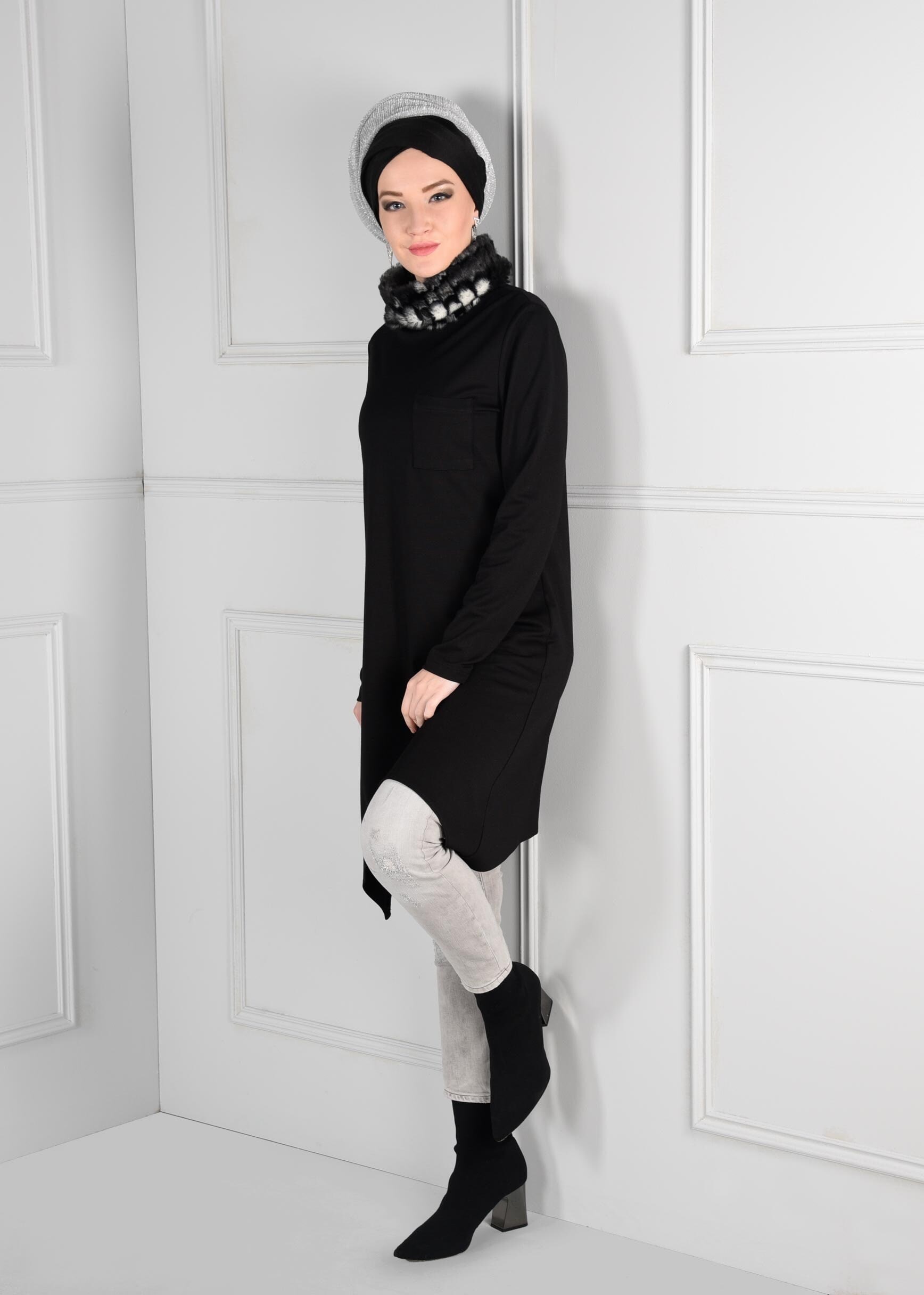 Tesettür giyim SİYAH YAKASI PELUŞLU ASİMETRİK TUNİK 4838