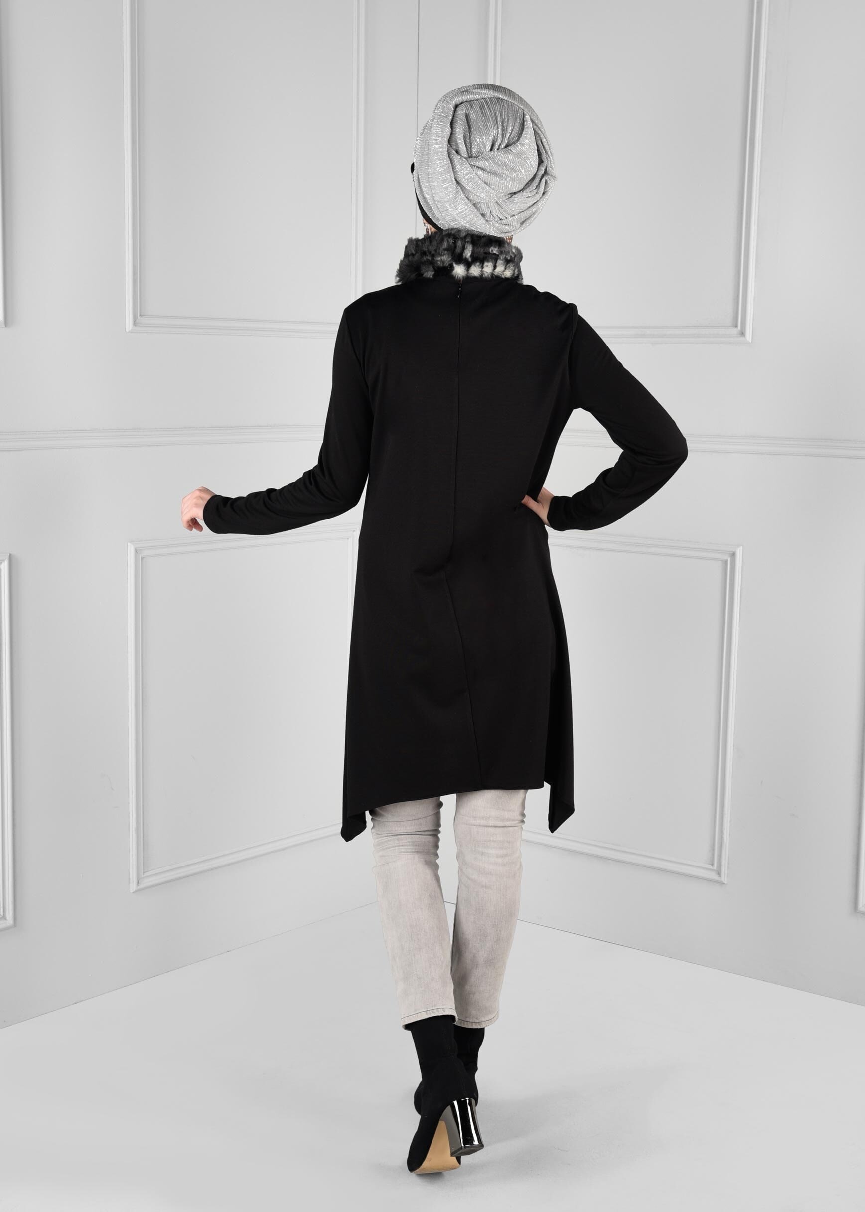 Tesettür giyim SİYAH YAKASI PELUŞLU ASİMETRİK TUNİK 4838