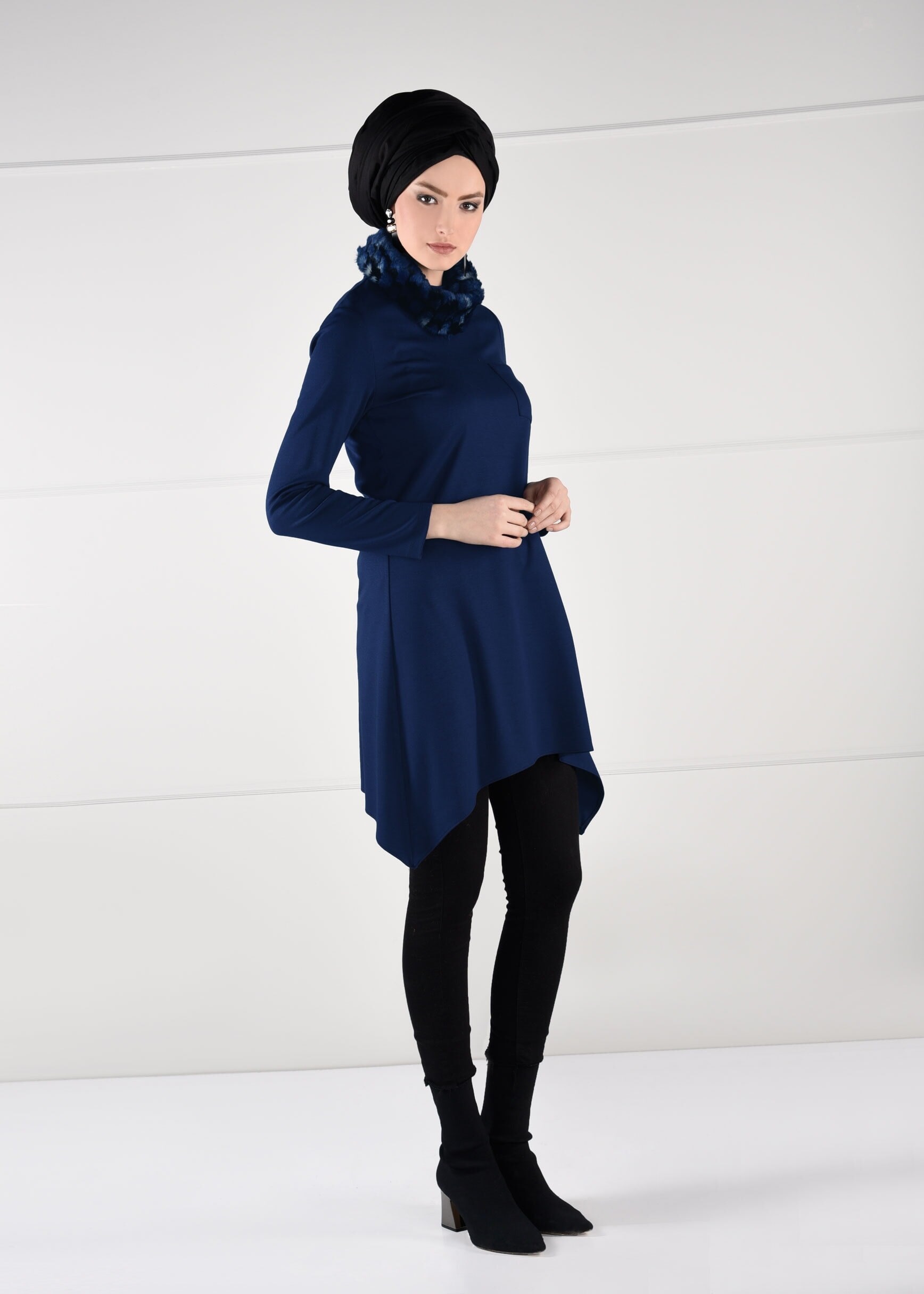 Tesettür giyim LACİVERT YAKASI PELUŞLU ASİMETRİK TUNİK 4838