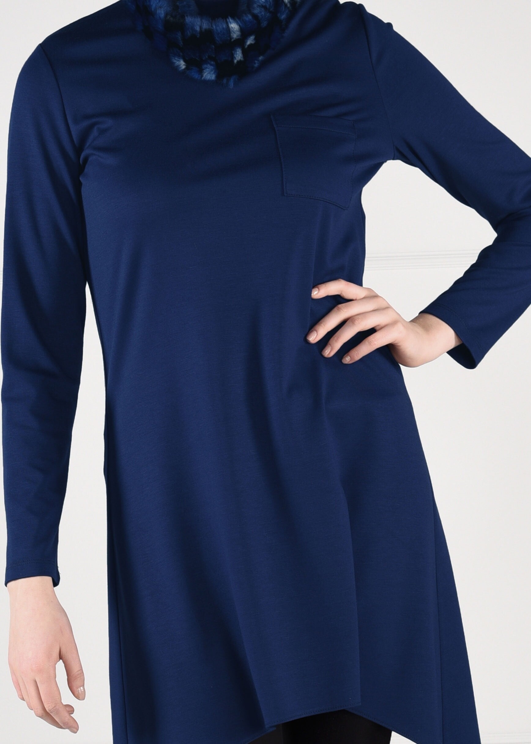 Tesettür giyim LACİVERT YAKASI PELUŞLU ASİMETRİK TUNİK 4838